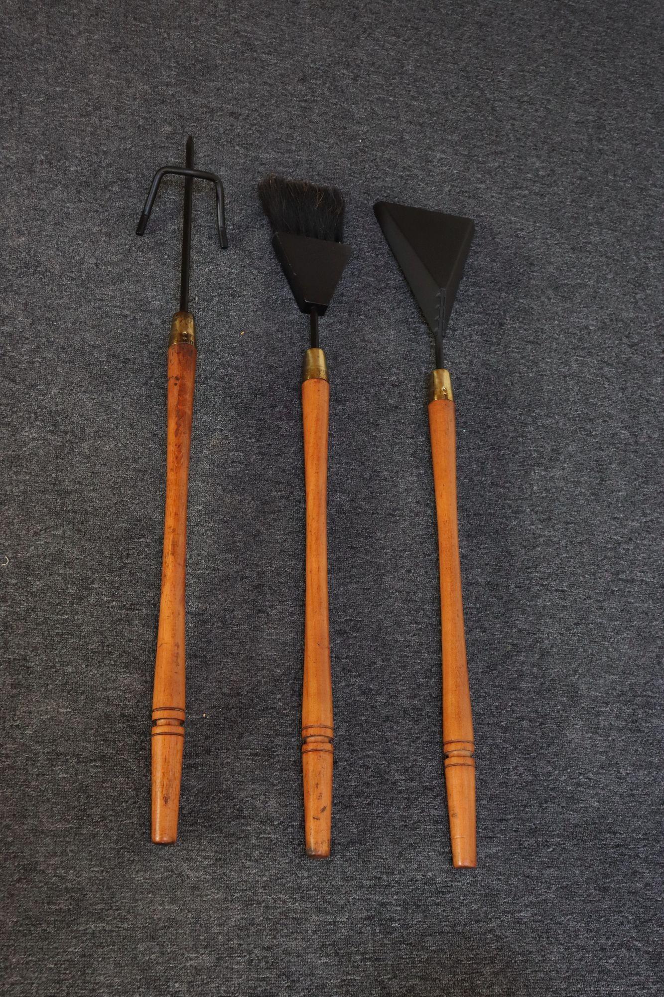 Mid-Century Modern Walnut and Brass Fireplace Tool Set in the Manner of Umanoff For Sale 1
