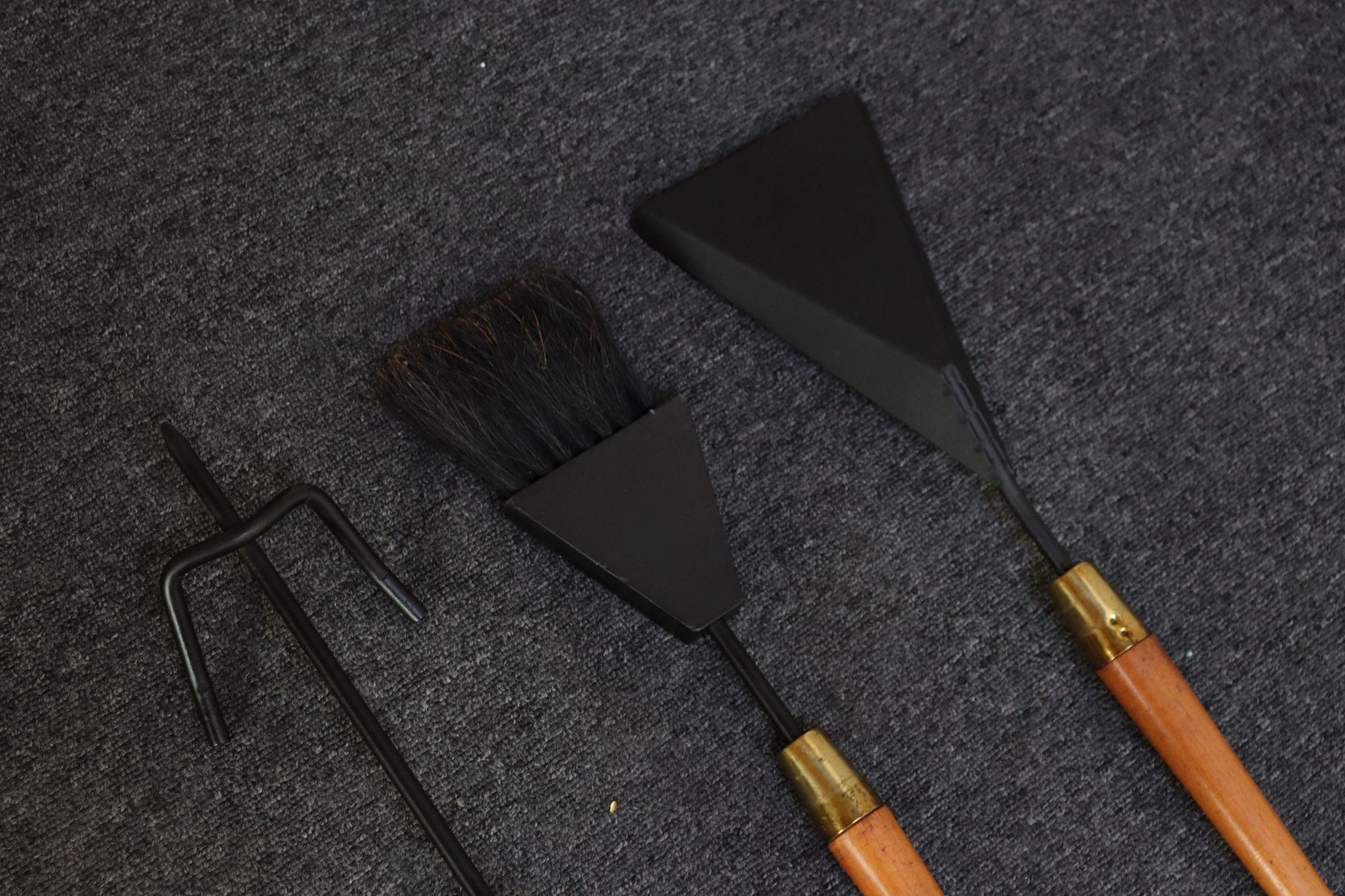 Mid-Century Modern Walnut and Brass Fireplace Tool Set in the Manner of Umanoff For Sale 2