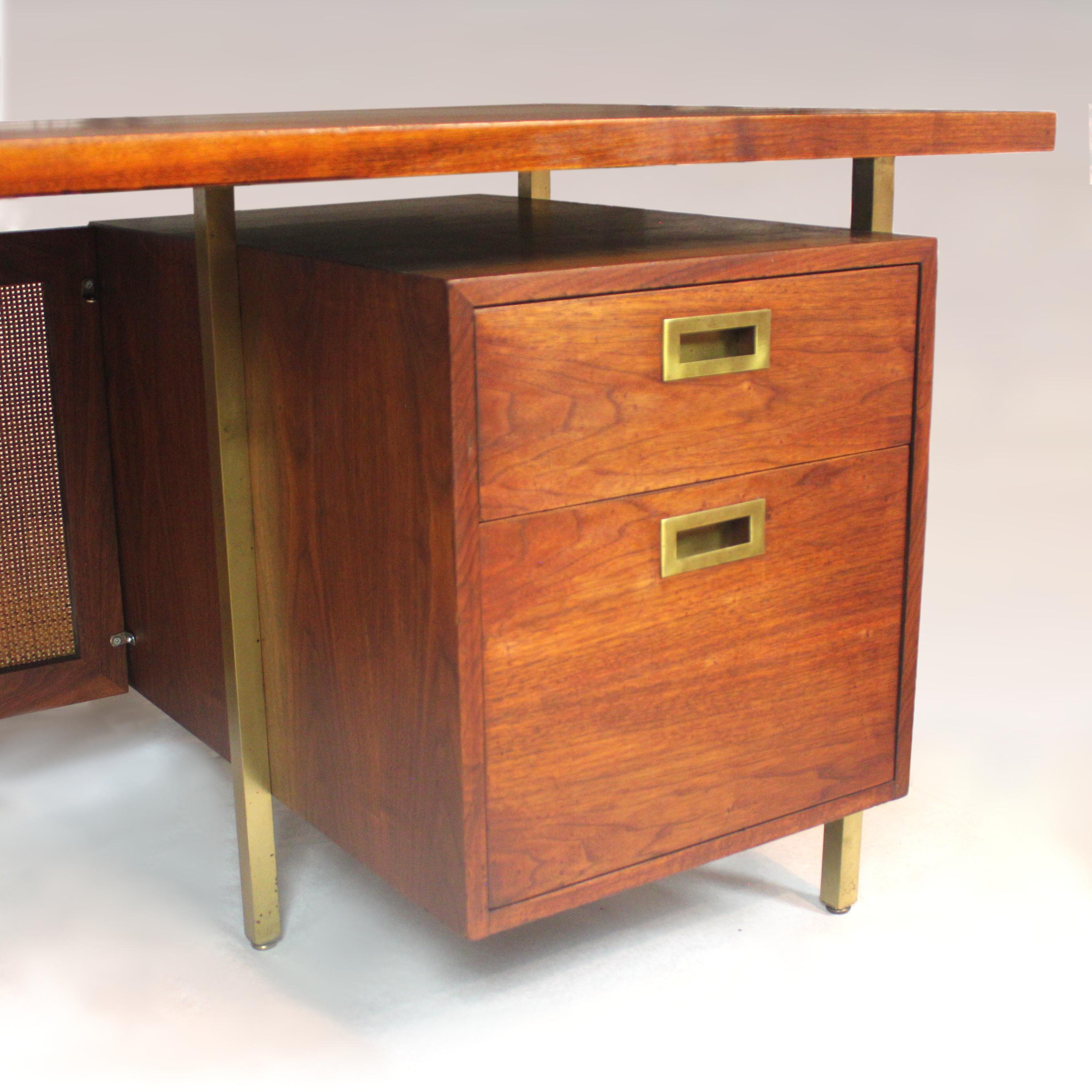 Mid-Century Modern Walnut and Brass L-Shaped Executive Desk with Return In Excellent Condition In Lafayette, IN