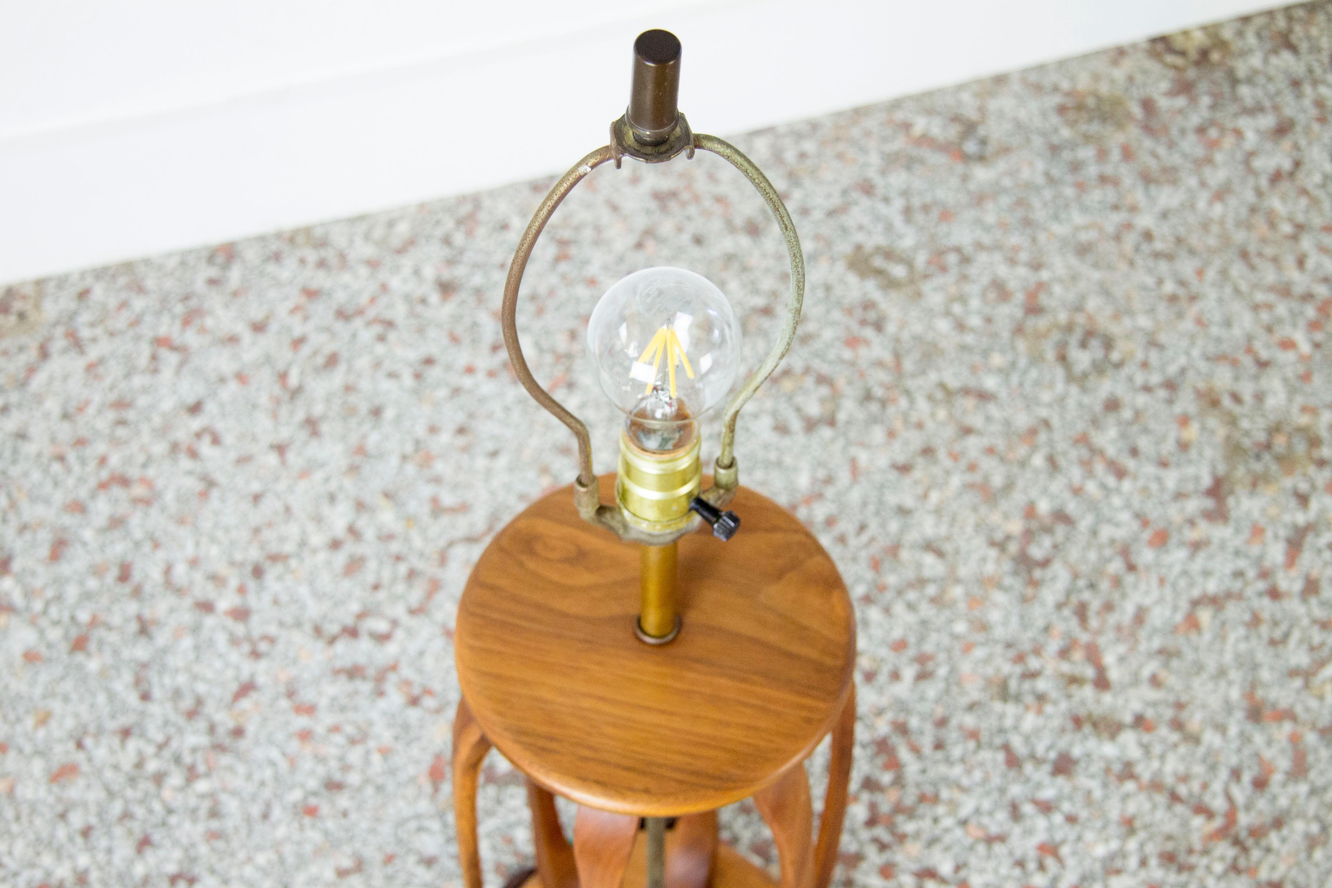 Mid-Century Modern Walnut and Brass Table Lamp by Modeline 1