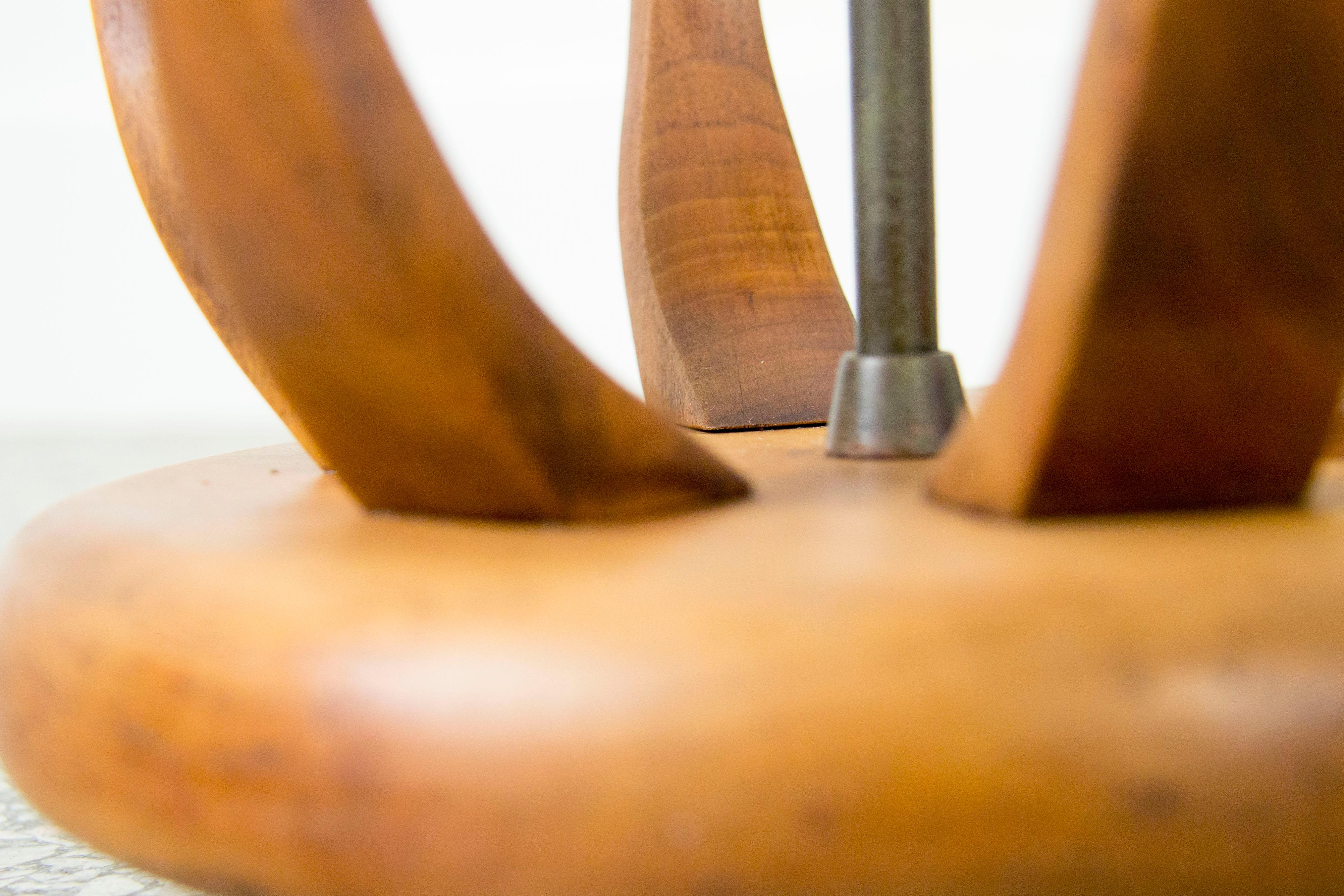 Mid-Century Modern Walnut and Brass Table Lamp by Modeline 3