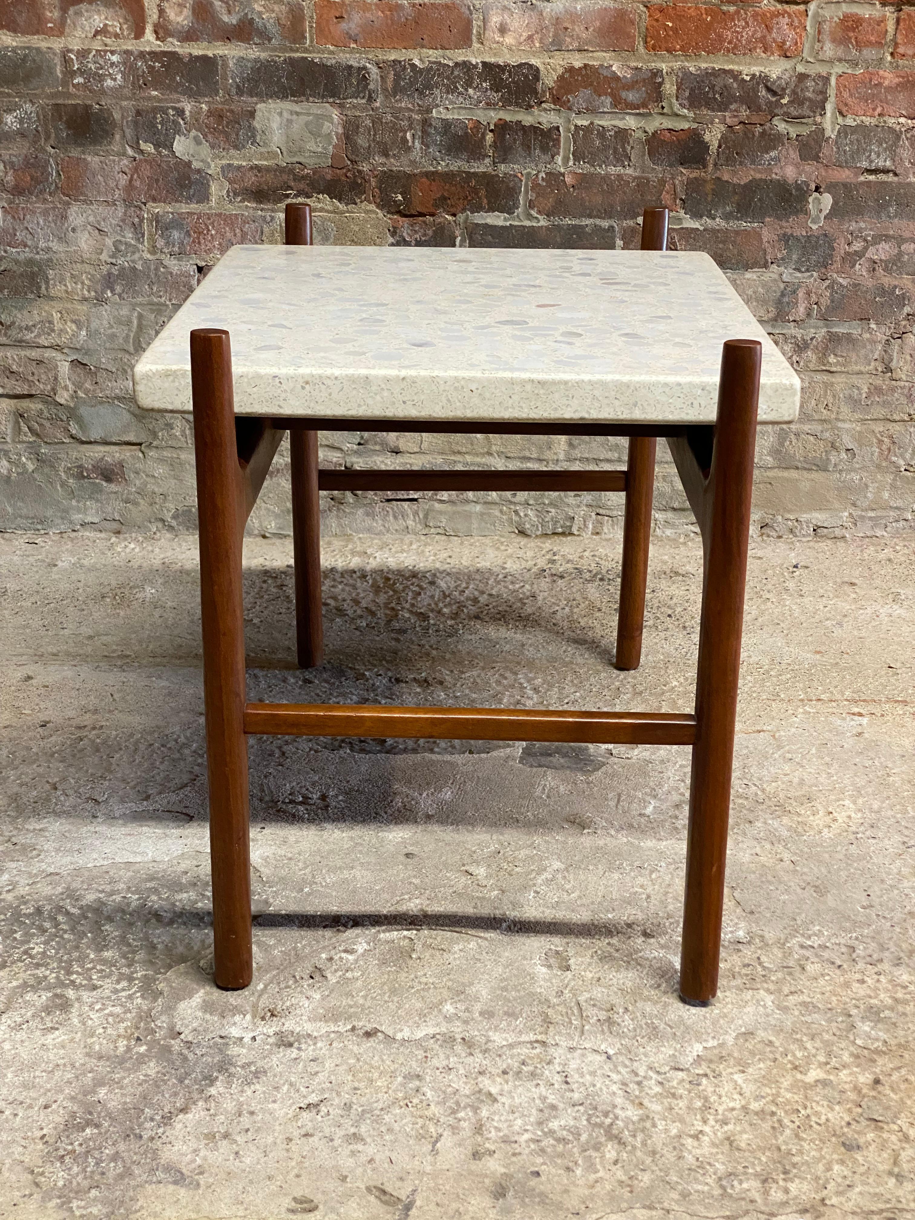 bookgroove table