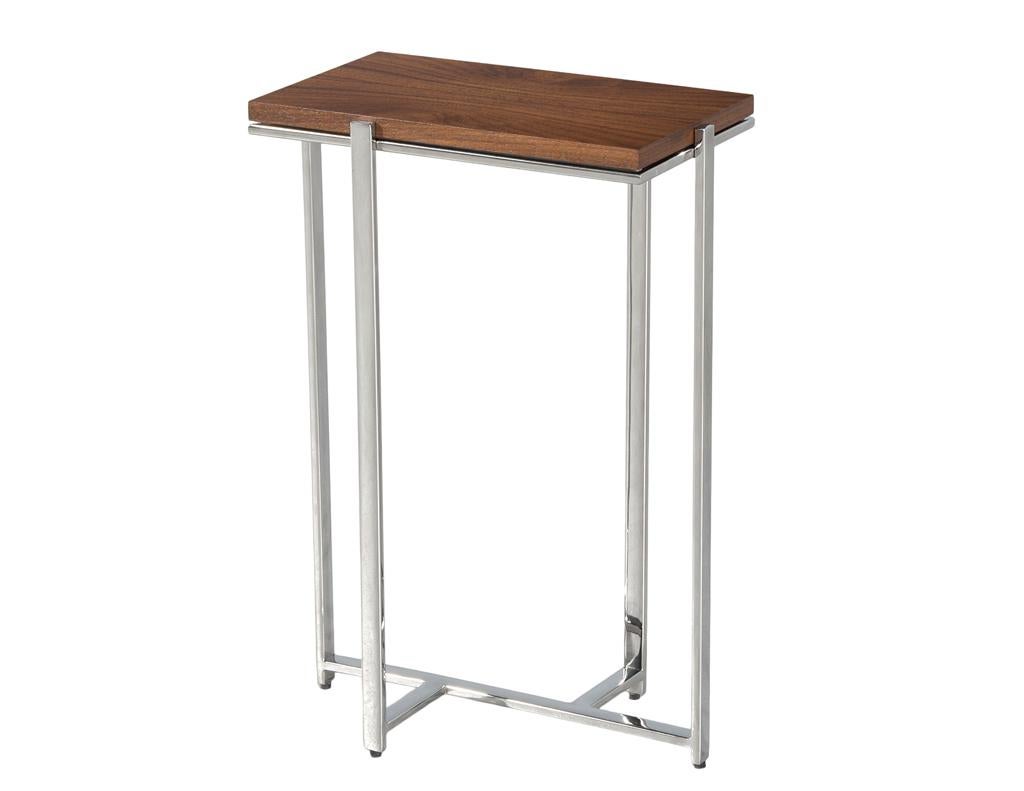 Américain Table à boire en métal et noyer de style moderne du milieu du siècle en vente