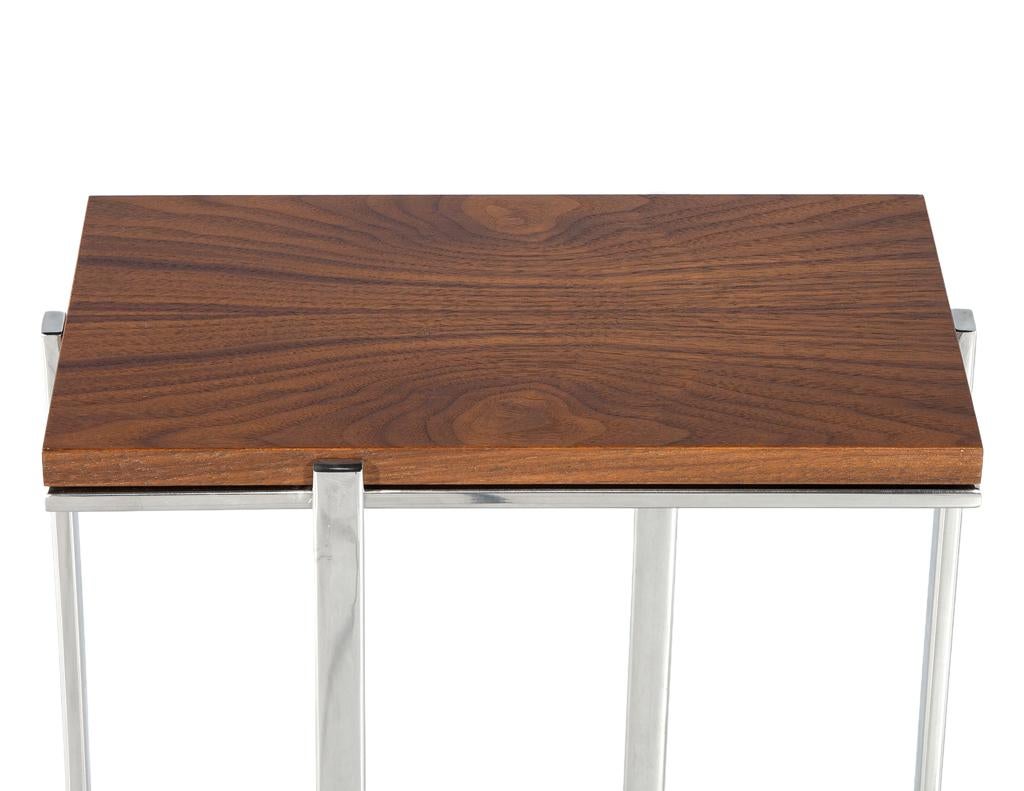 Table à boire en métal et noyer de style moderne du milieu du siècle Bon état - En vente à North York, ON