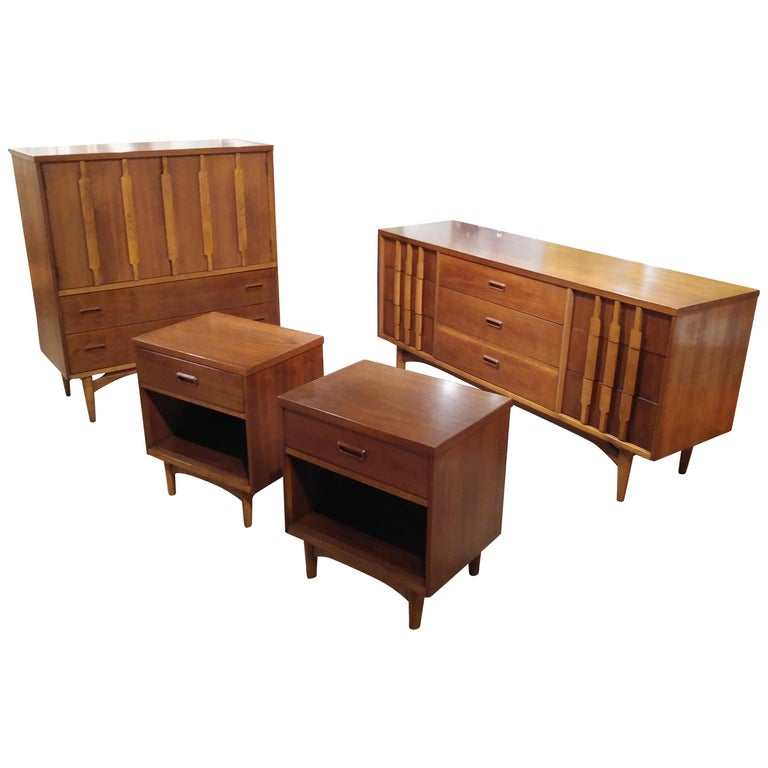 Mid-Century Modern Walnut and Oak Bedroom Set by Kroehler at 1stDibs