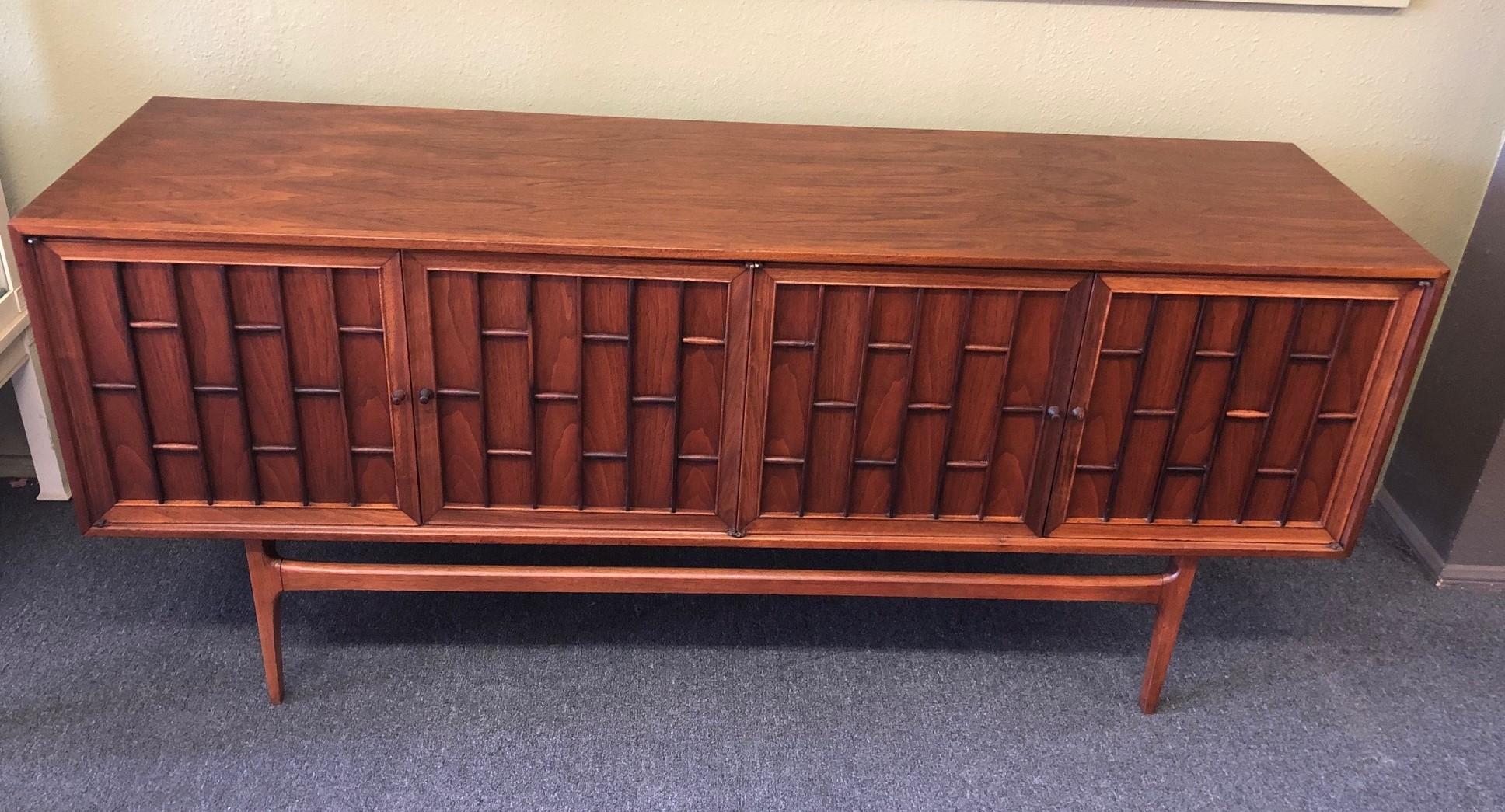 Mid-Century Modern Walnut and Rosewood Credenza by Thomasville 7