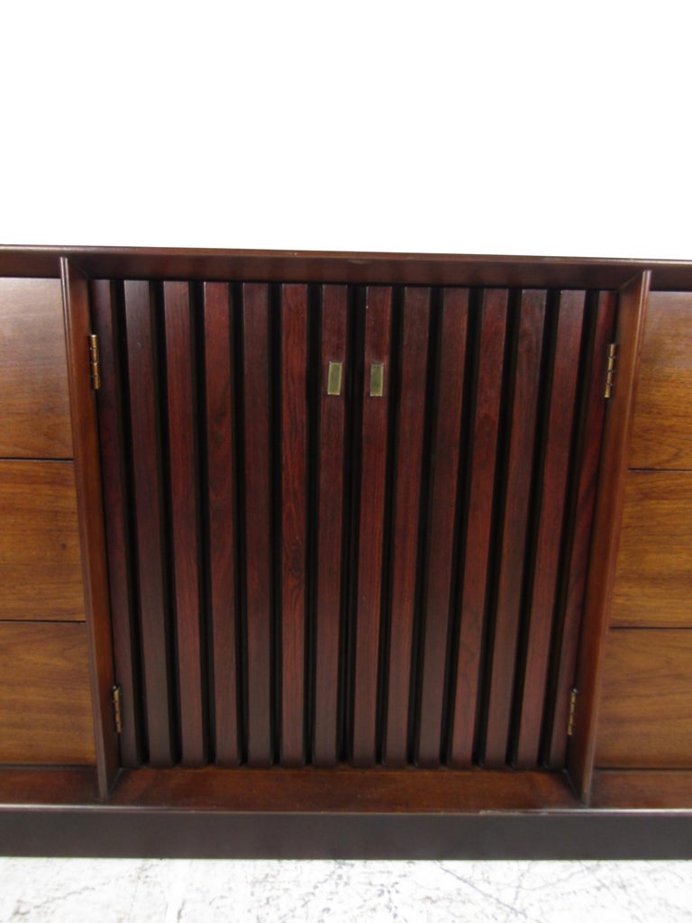 MidCentury Modern Walnut and Rosewood Lane Bedroom Set For Sale at