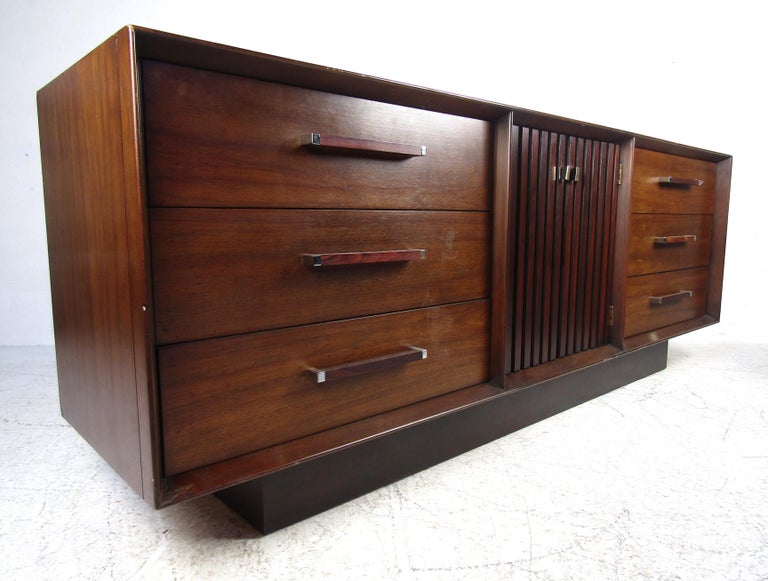 Mid Century Modern Walnut And Rosewood Lane Bedroom Set For Sale At 1stdibs
