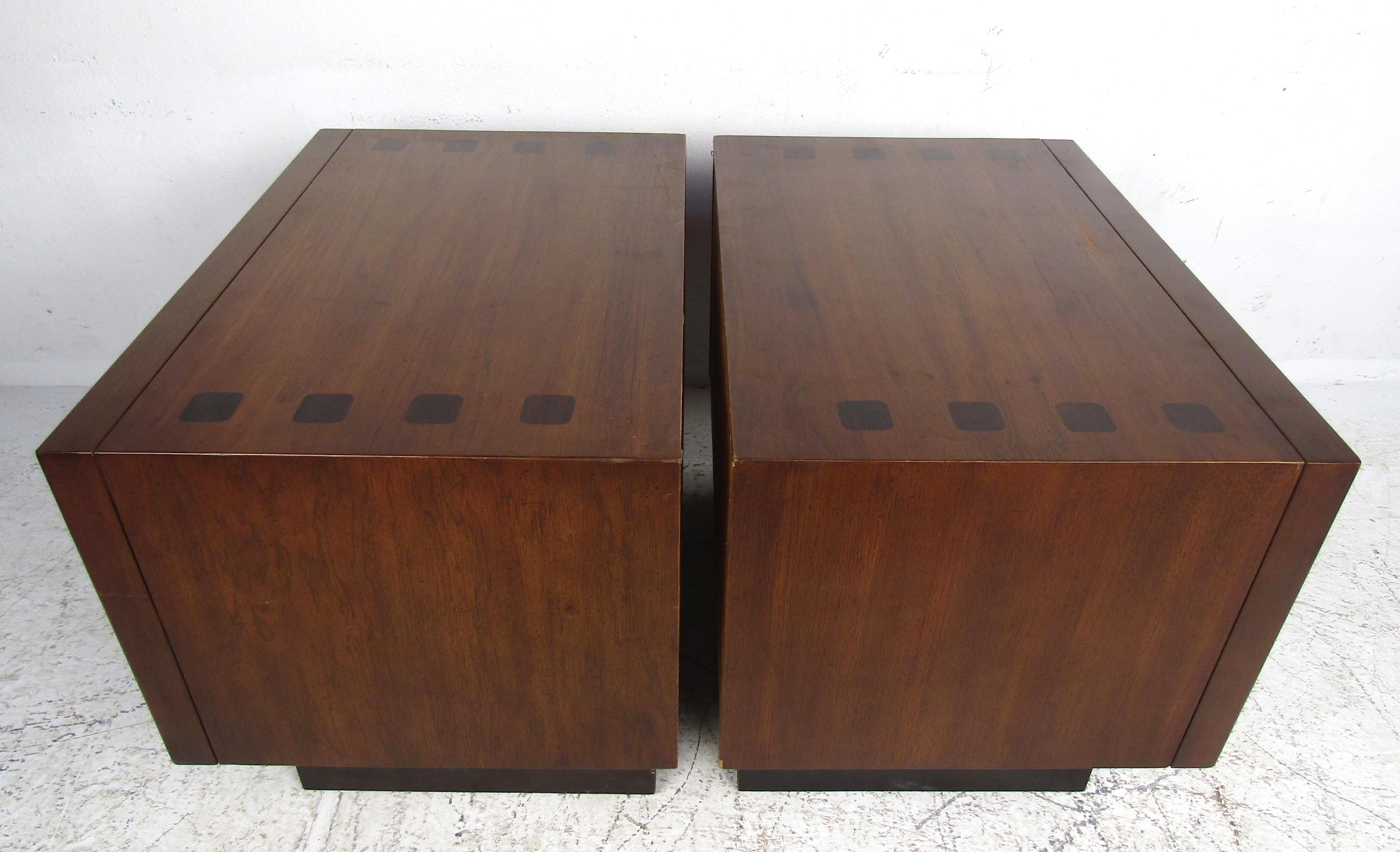 Mid-Century Modern Walnut and Rosewood Lane Bedroom Set In Good Condition In Brooklyn, NY