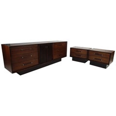 Conjunto de dormitorio moderno de mediados de siglo de nogal y palisandro Lane