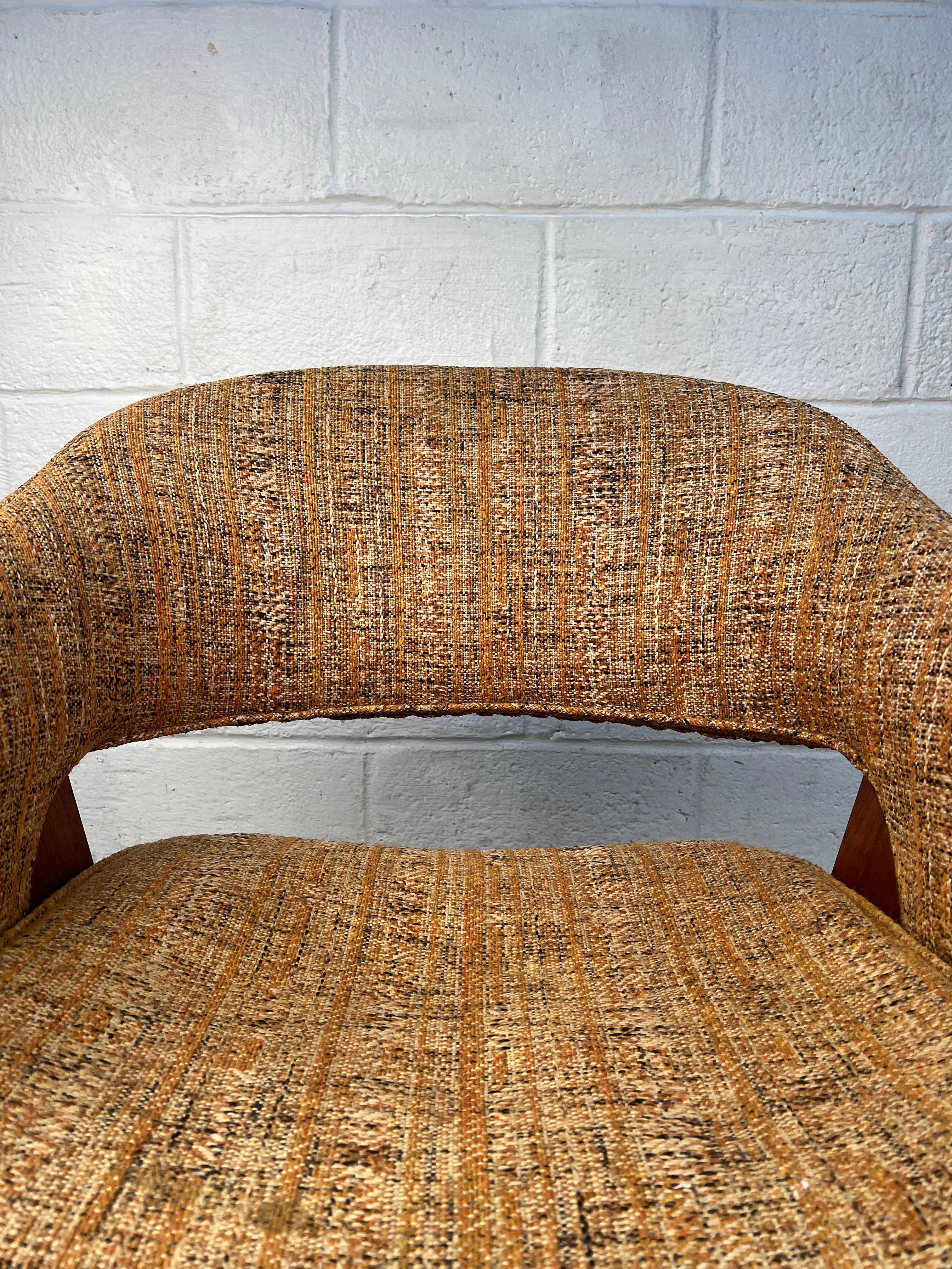 Moderner Stuhl aus Nussbaum und Tweed aus der Jahrhundertmitte im Angebot 5