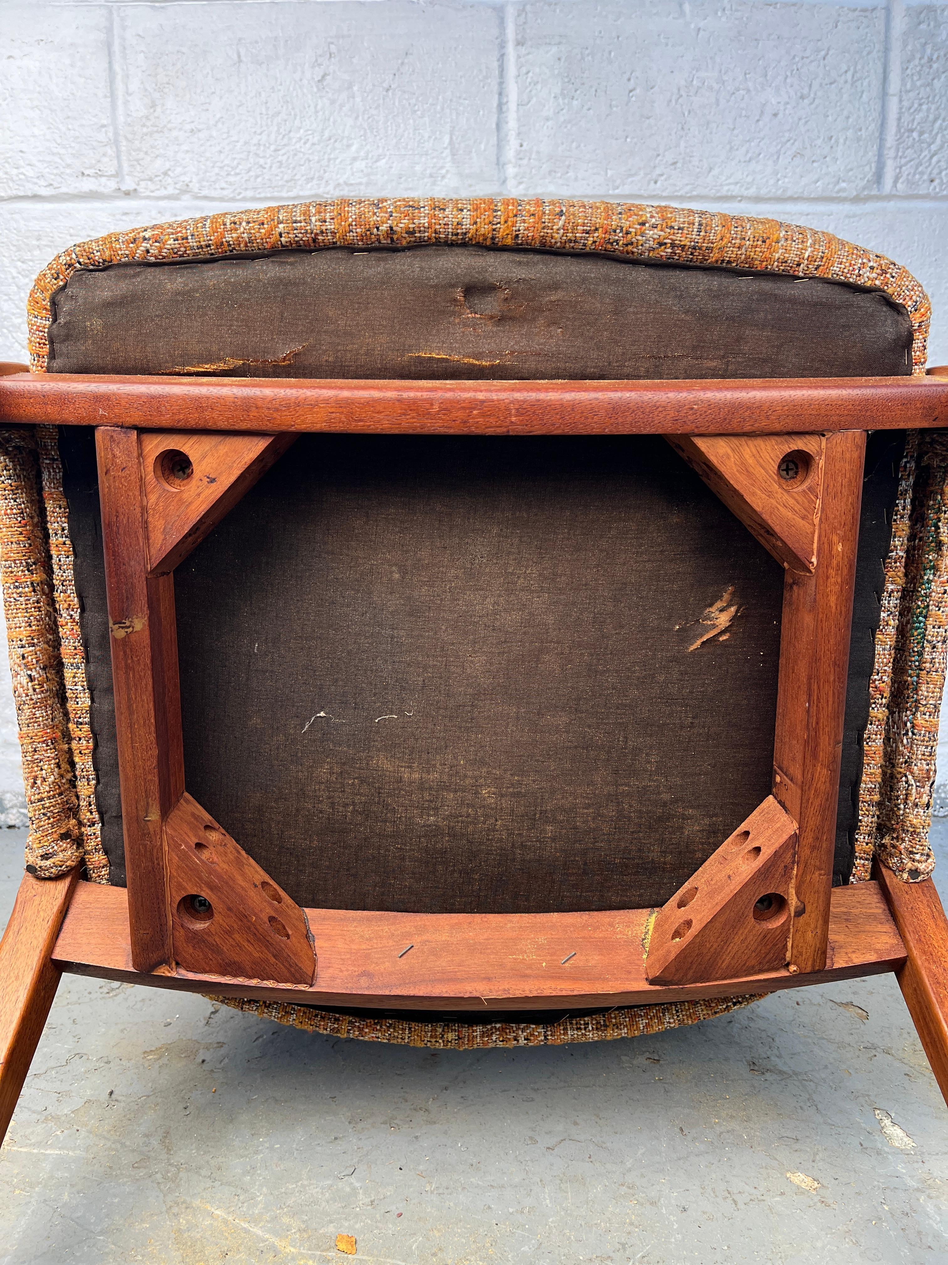 Moderner Stuhl aus Nussbaum und Tweed aus der Jahrhundertmitte im Angebot 6