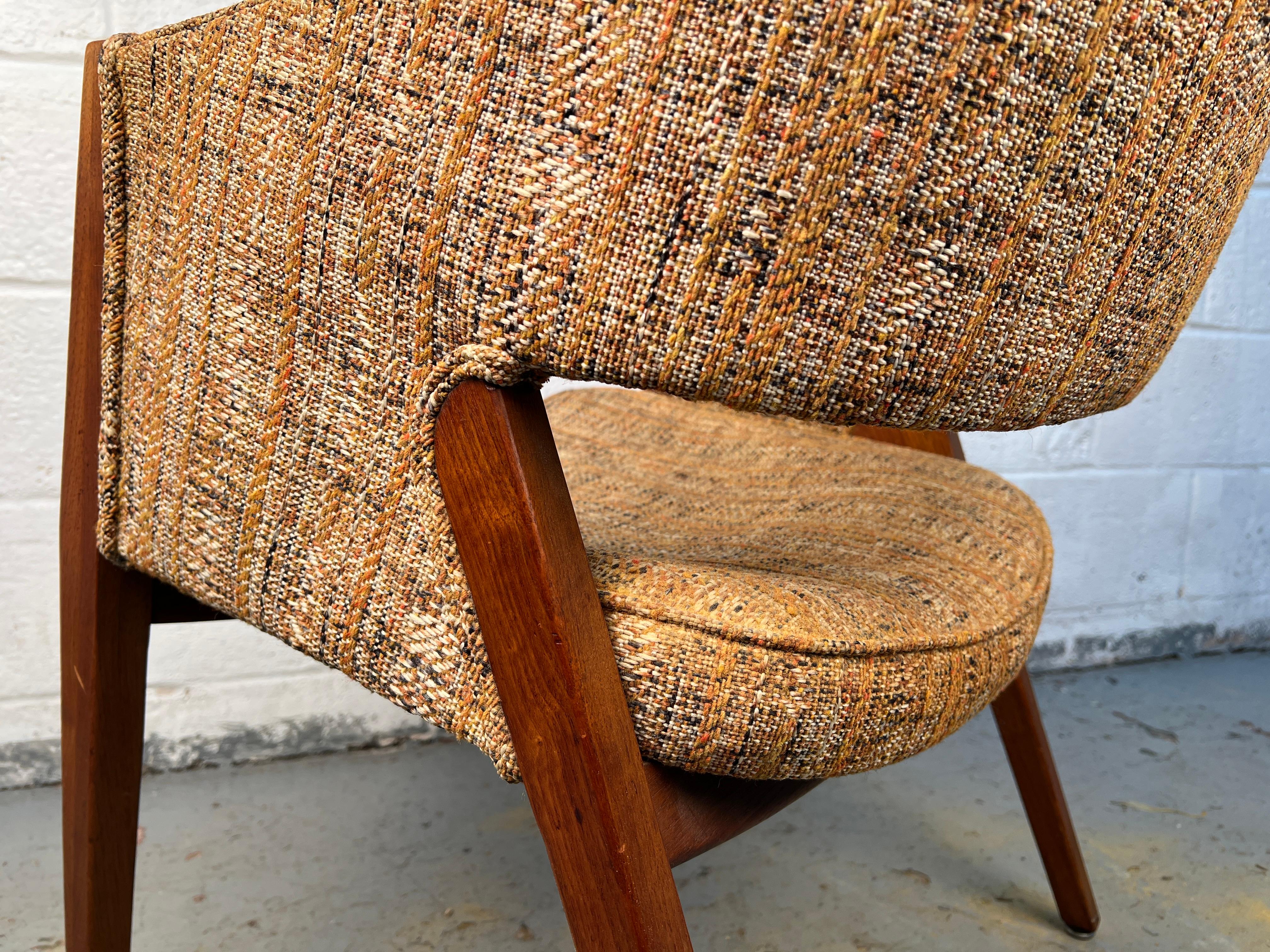 Moderner Stuhl aus Nussbaum und Tweed aus der Jahrhundertmitte im Angebot 7