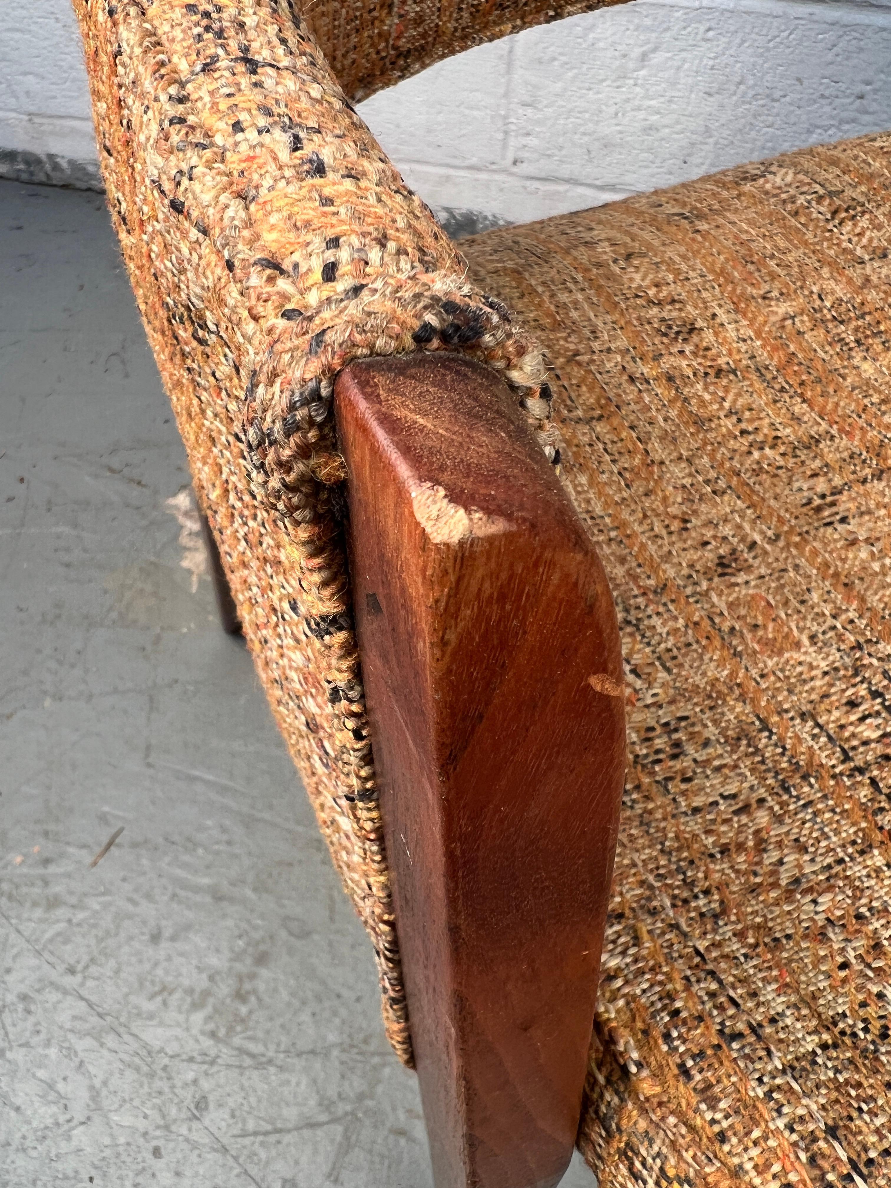 Moderner Stuhl aus Nussbaum und Tweed aus der Jahrhundertmitte im Angebot 3