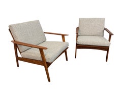 Armlehnstühle im Mid-Century-Modern-Stil aus Walnussholz – restauriert und neu gepolstert!