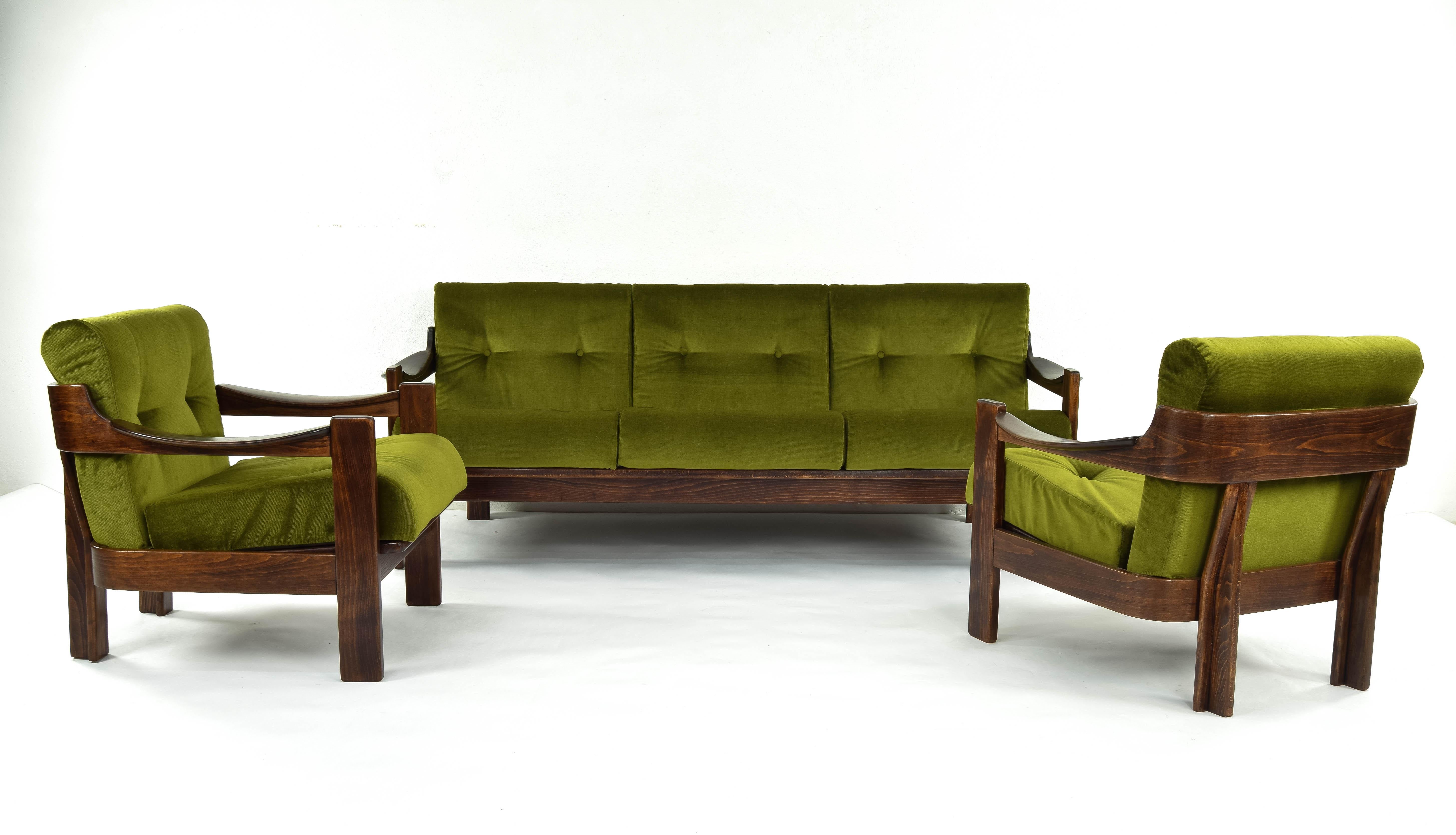 Set of two seats and three-seat sofa of the Spanish firm AG Barcelona produced in the 1970s. Modern and sophisticated design structure made of walnut wood and green velvet upholstery. New foams and rubber straps. A beautiful set of pieces in