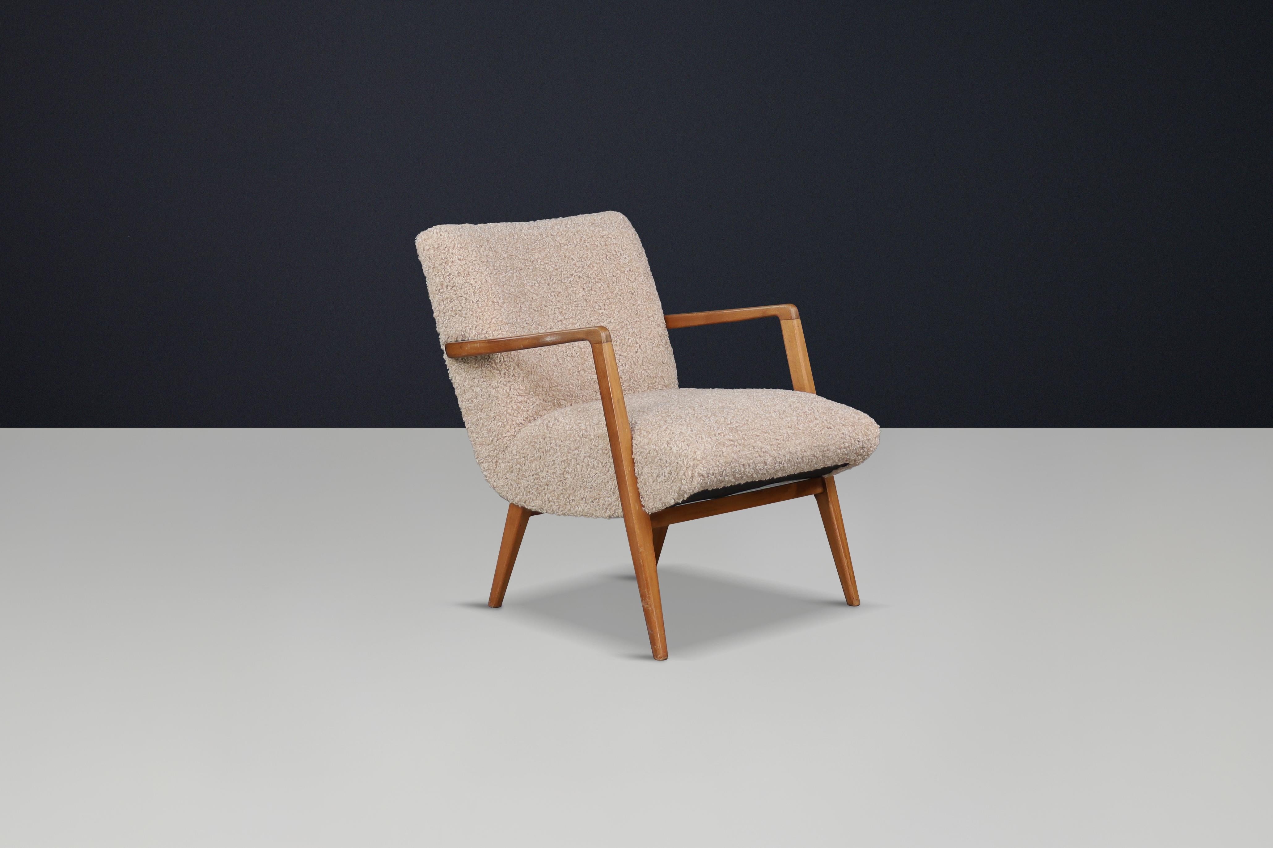 Mid-Century moderno Mid-Century Modern Walnut Armchair with Teddy Upholstery, Italy, 1950s in vendita