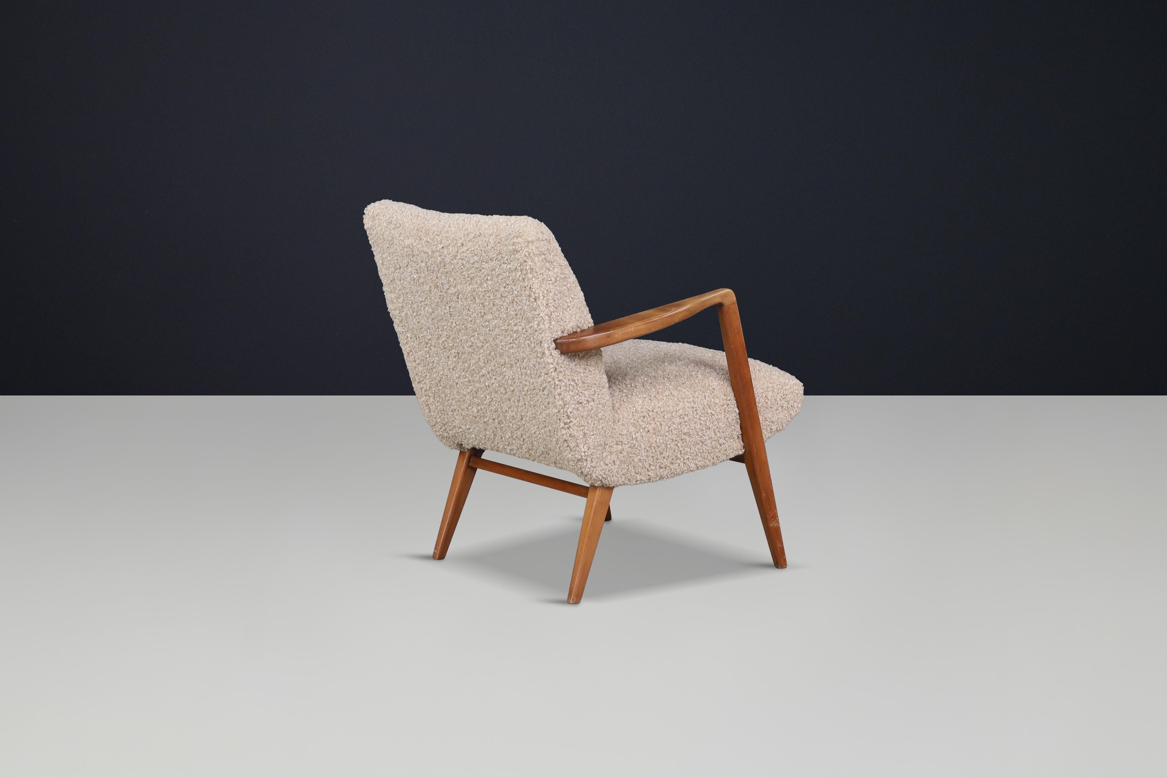 Mid-Century Modern Walnut Armchair with Teddy Upholstery, Italy, 1950s In condizioni buone in vendita a Almelo, NL