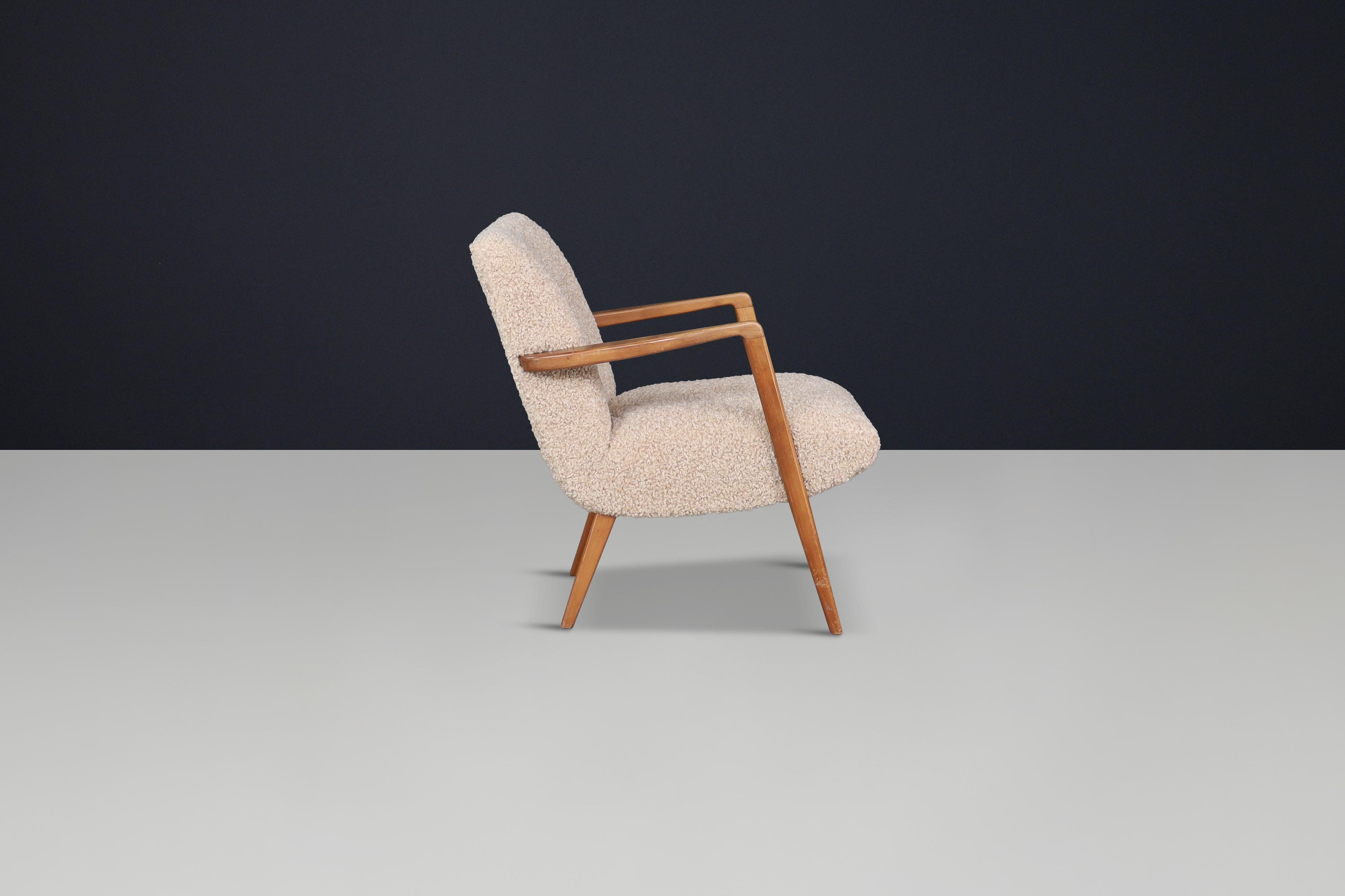 Mid-Century Modern Walnut Armchair with Teddy Upholstery, Italy, 1950s in vendita 1