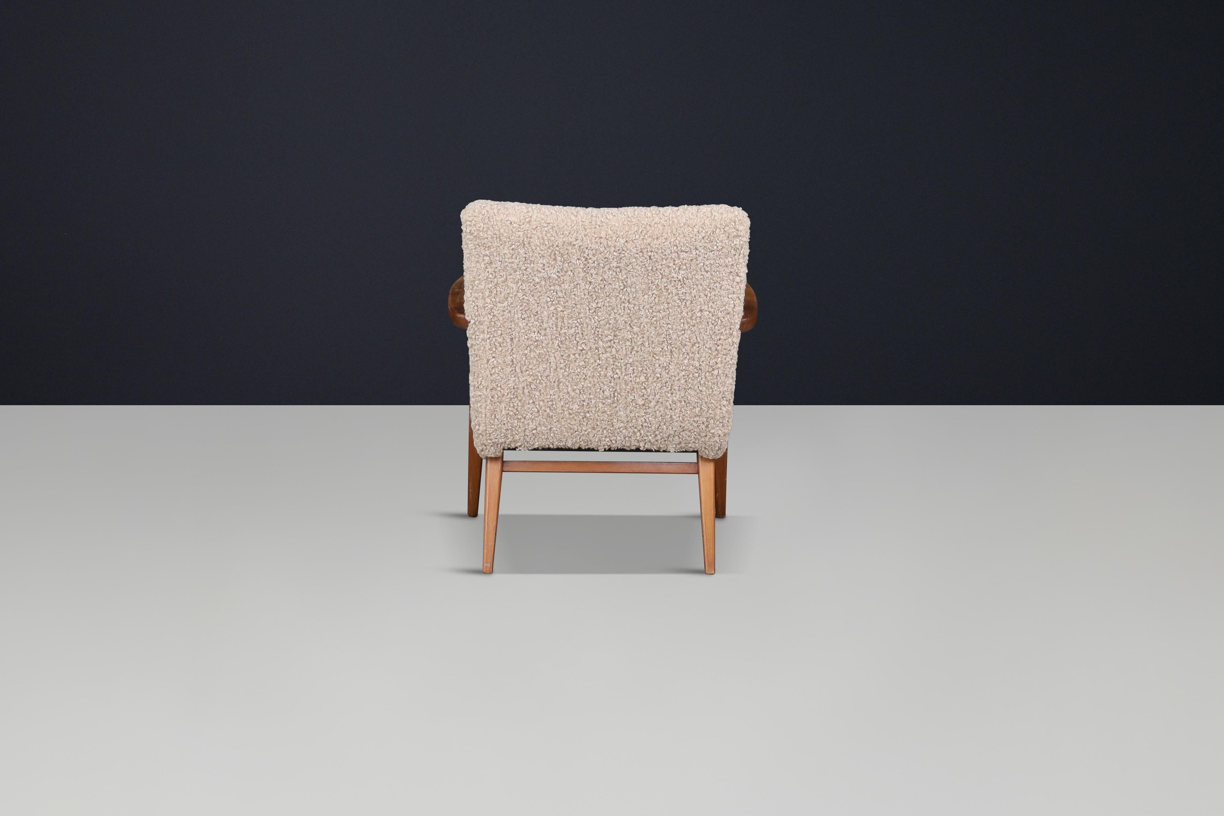 Mid-Century Modern Walnut Armchair with Teddy Upholstery, Italy, 1950s in vendita 2
