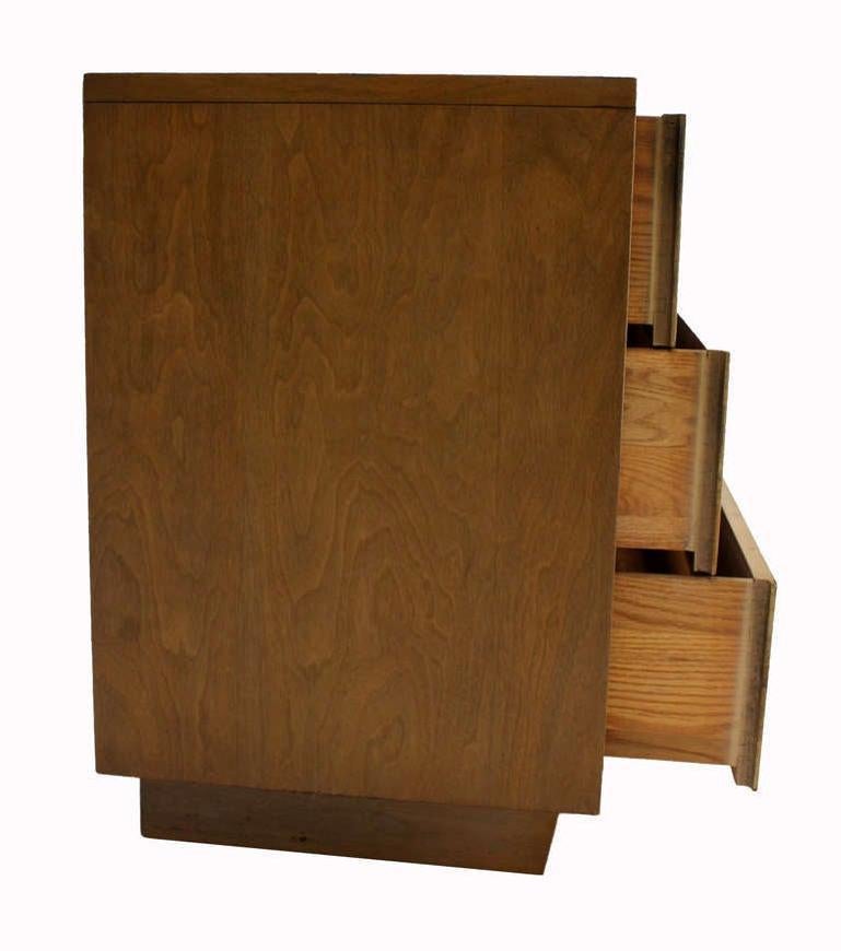 Mid-Century Modern Walnut Bachelor Three-Drawer Chest or Dresser MINT For Sale 4