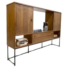 BAR / MEUBLE DE LIVRES MODERNE du milieu du siècle, en noyer, séparateur de pièces par Stanley Furniture Co.