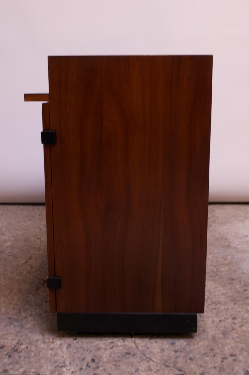 Mid-Century Modern Walnut Bar Cart / Cabinet on Casters by Milo Baughman For Sale 2