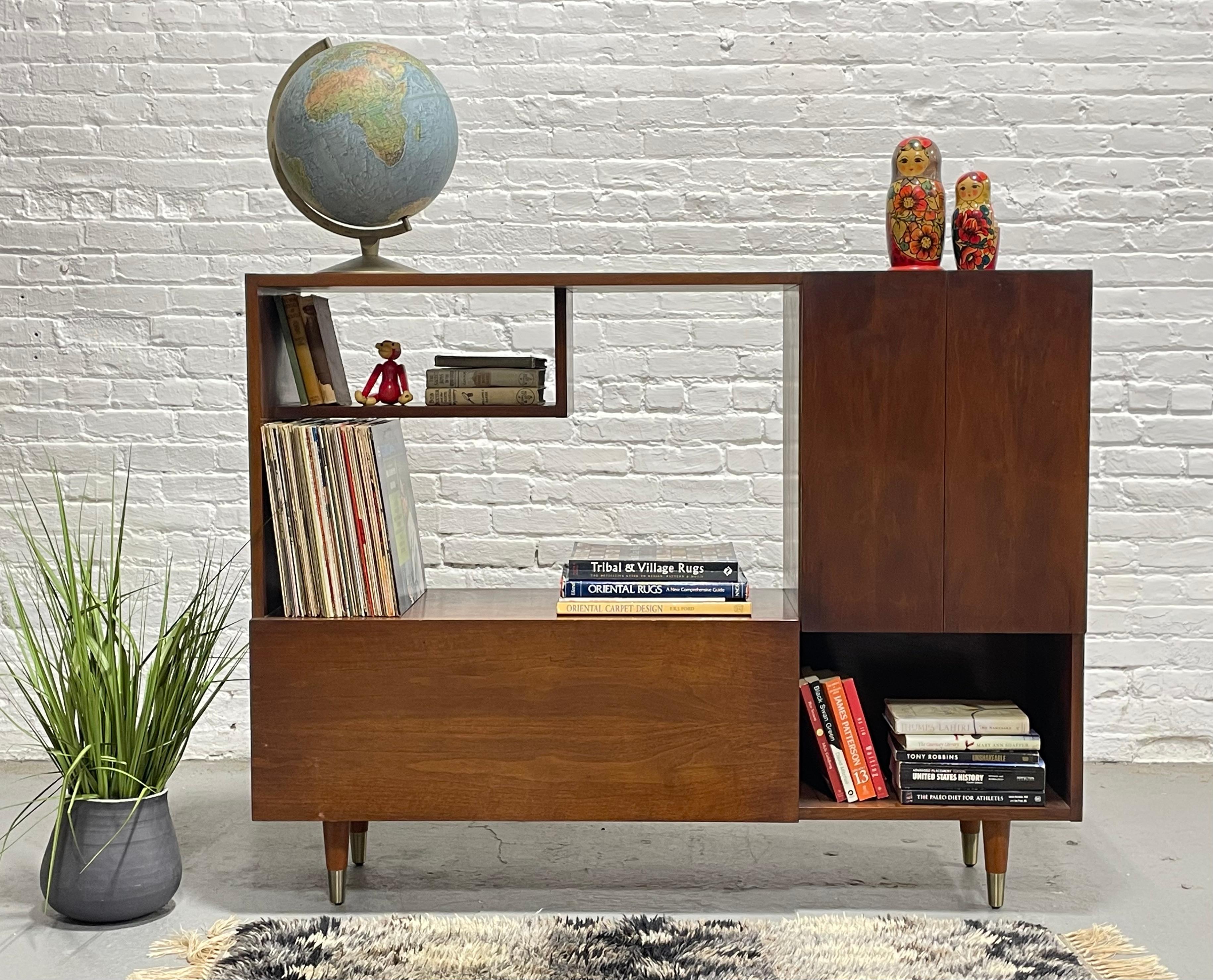 Armadietto BAR / VINILE in noce del Mid Century Modern, anni '60 circa 3