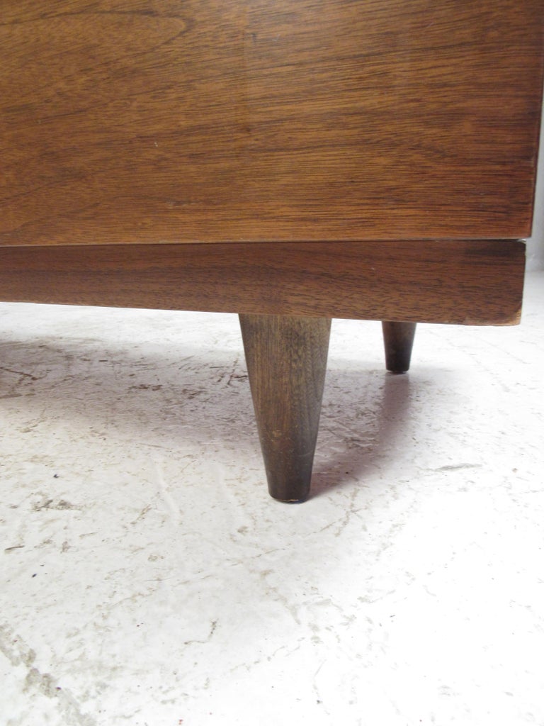 MidCentury Modern Walnut Bedroom Set by Bassett For Sale at 1stDibs