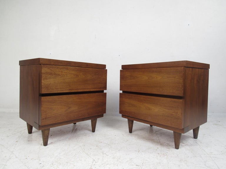 Mid-Century Modern Walnut Bedroom Set by Bassett For Sale ...