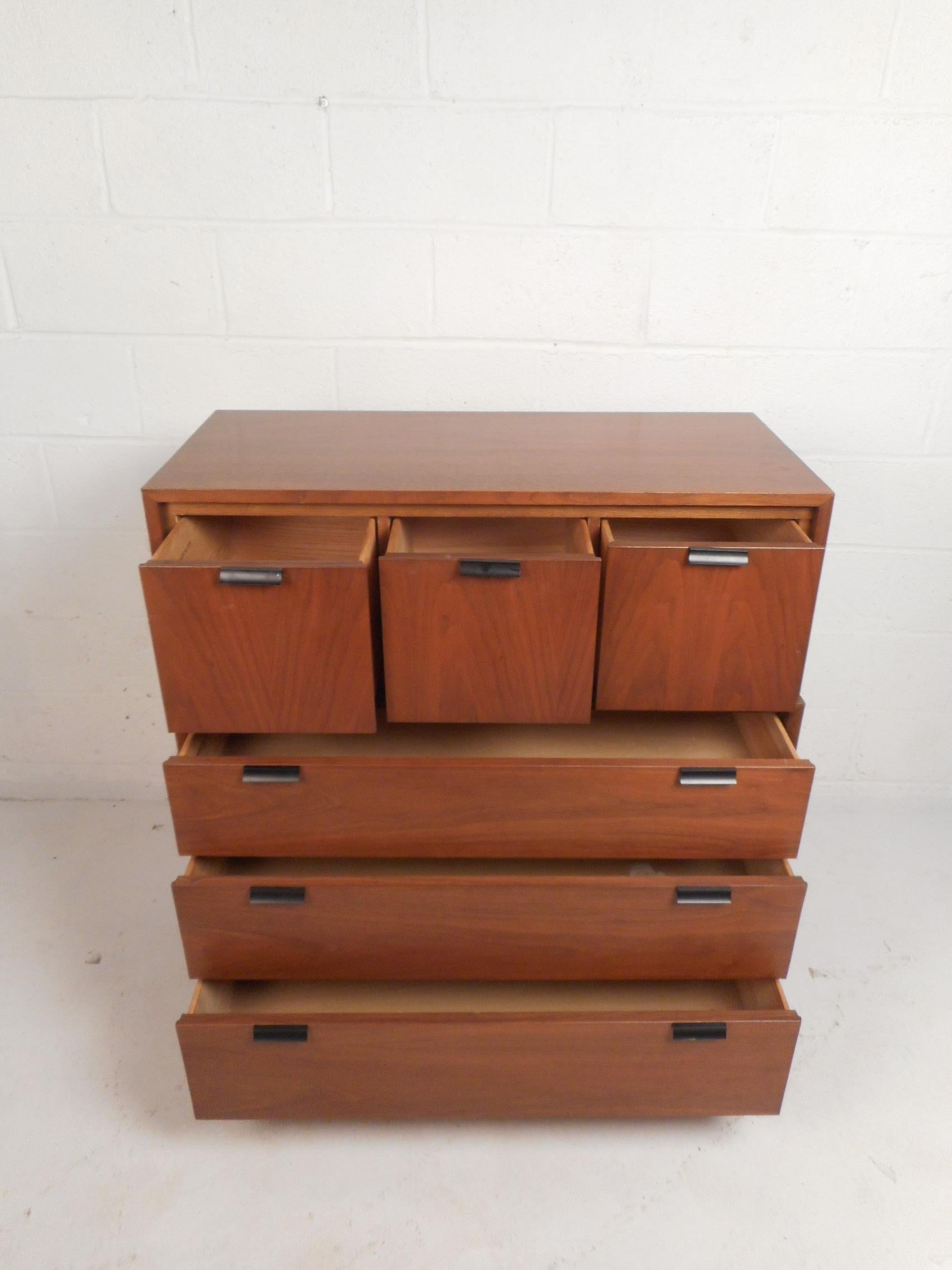 Mid-Century Modern Walnut Bedroom Set by Kroehler In Good Condition For Sale In Brooklyn, NY
