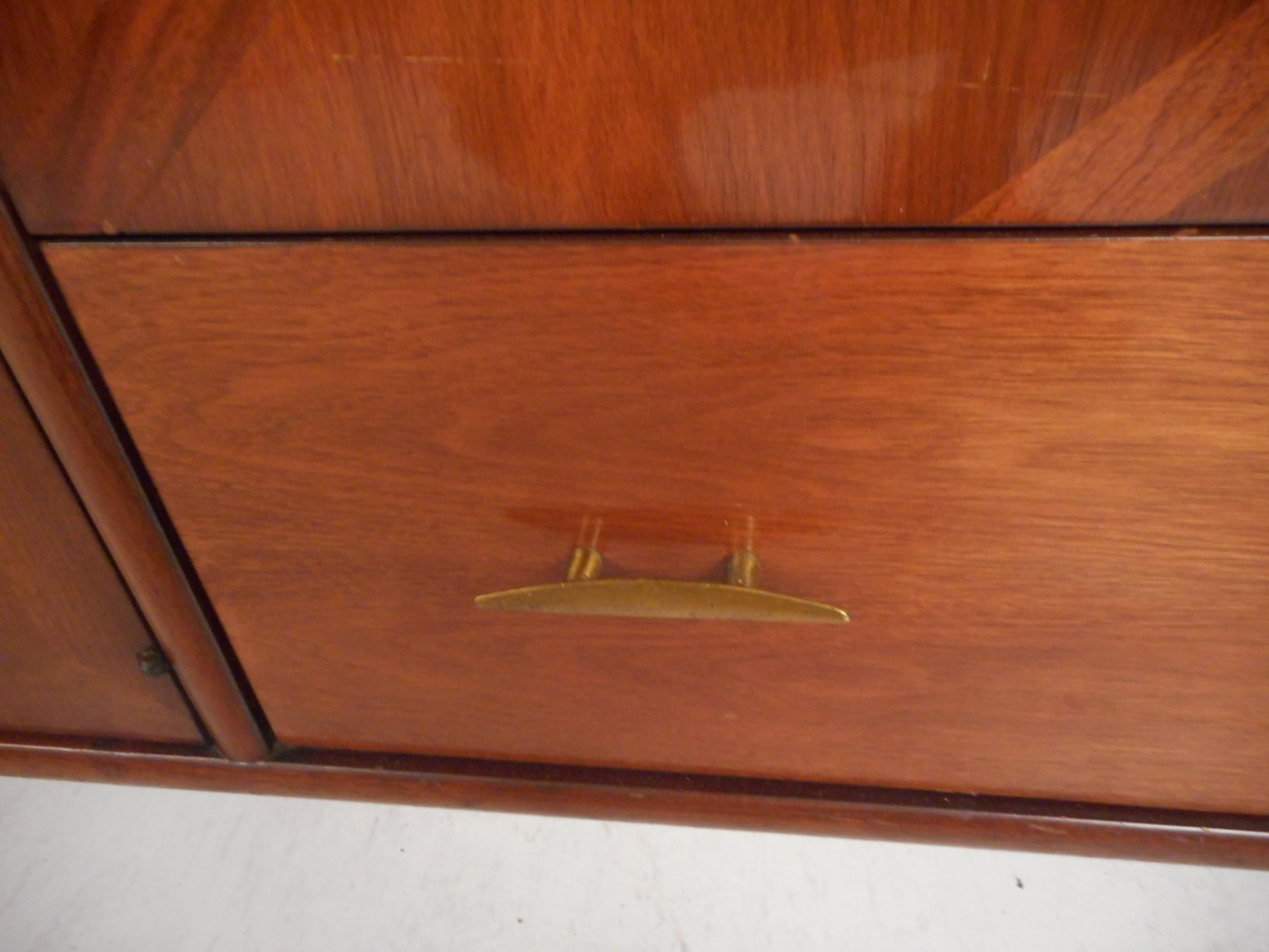 Mid-Century Modern Walnut Dresser In Good Condition In Brooklyn, NY