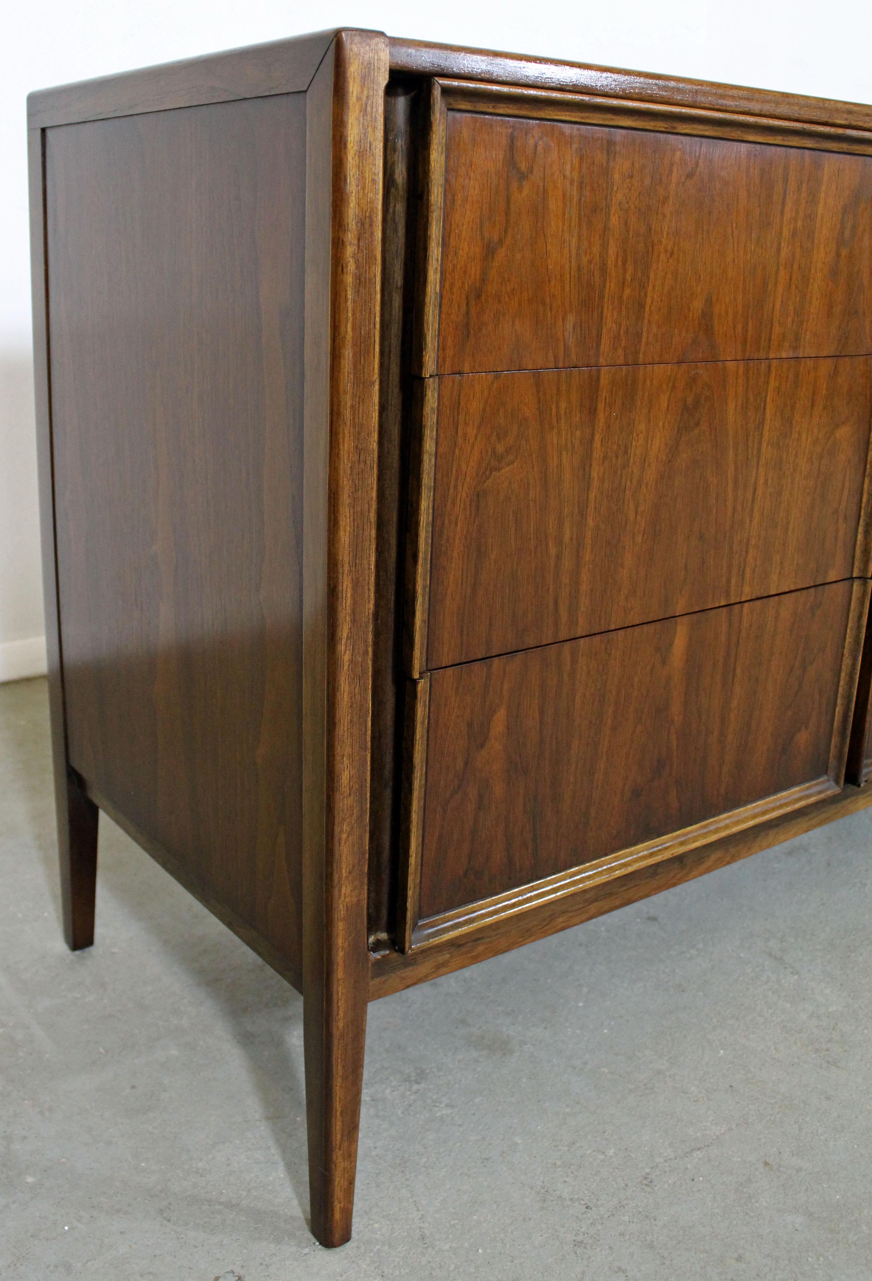 Mid-Century Modern Walnut Bi-Folding Door Credenza 3