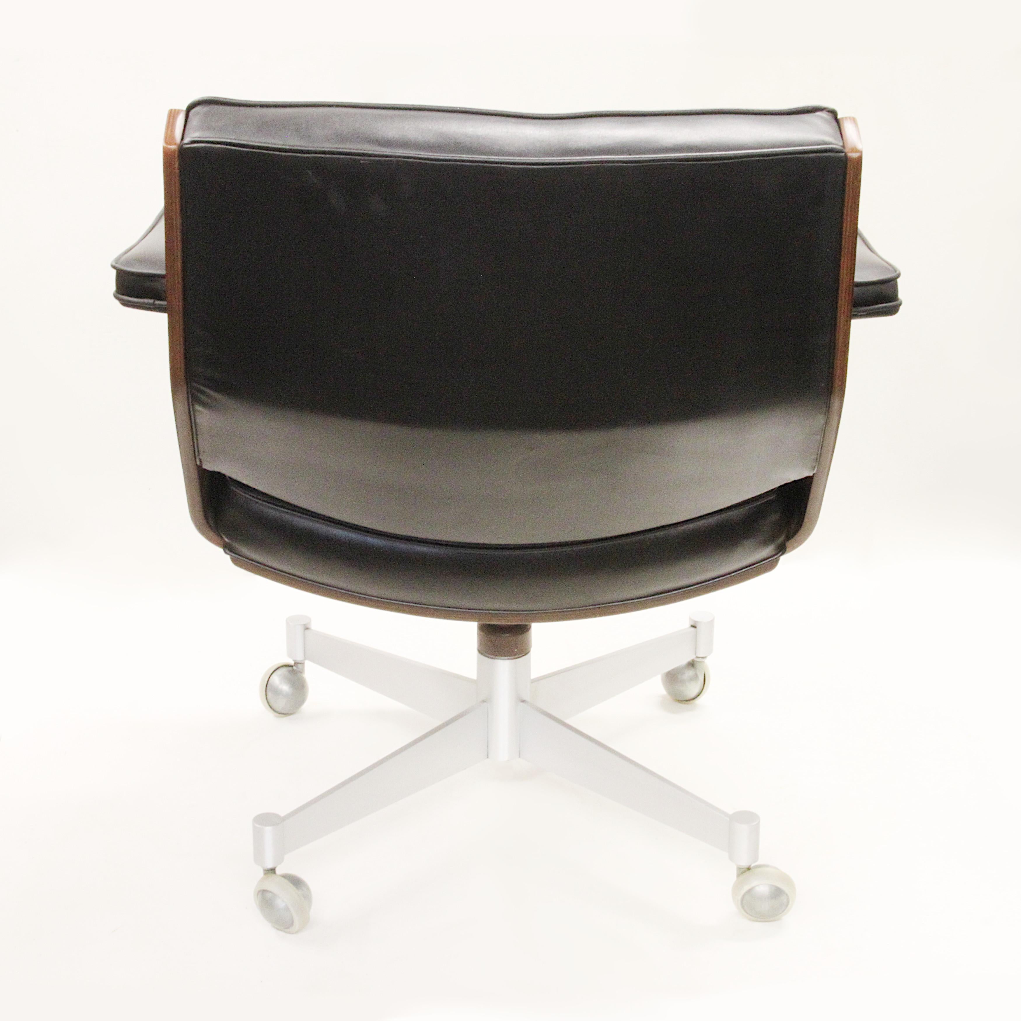 American Mid Century Modern Walnut & Black Vinyl Executive Swivel Desk Chairs by Thonet For Sale