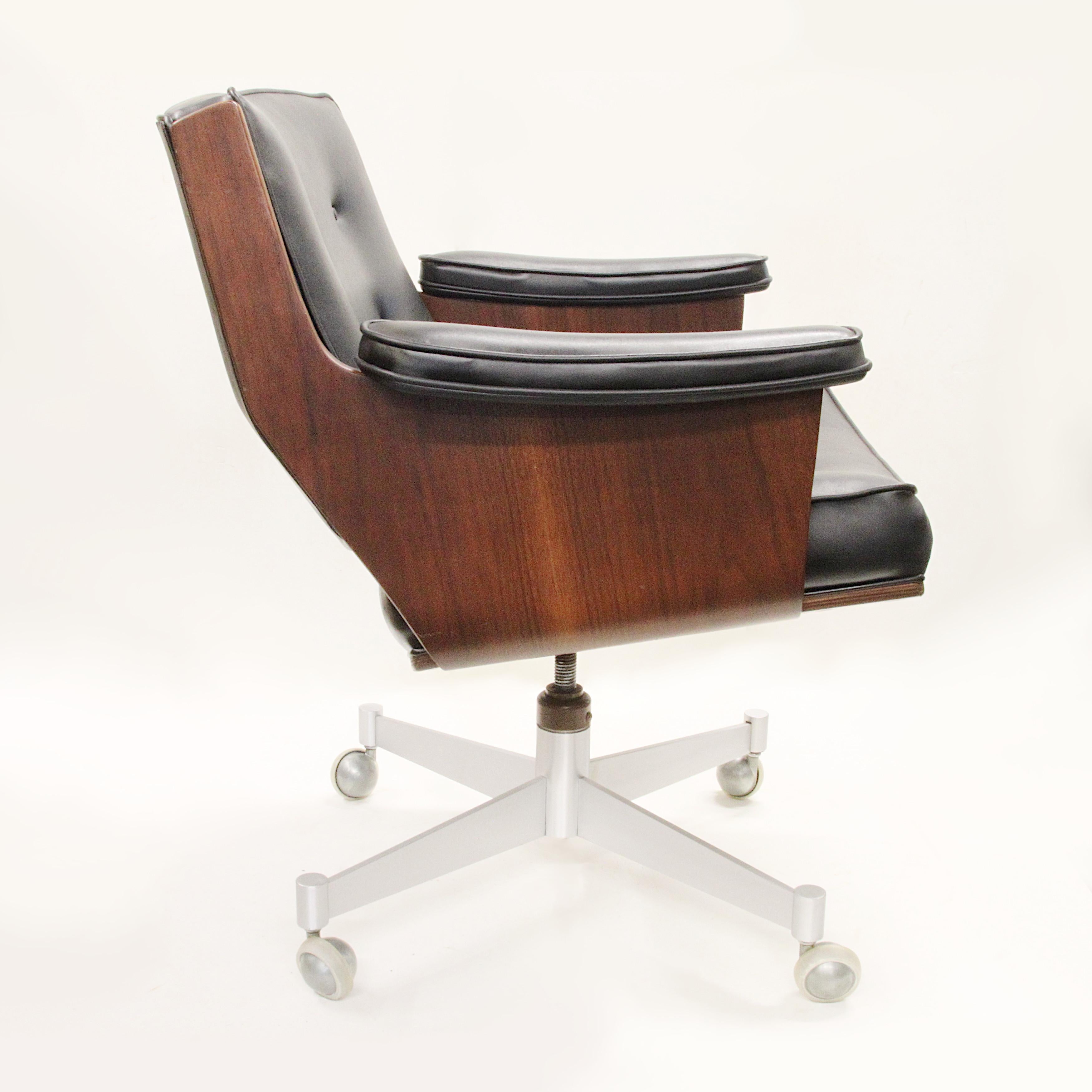 Mid Century Modern Walnut & Black Vinyl Executive Swivel Desk Chairs by Thonet In Good Condition For Sale In Lafayette, IN