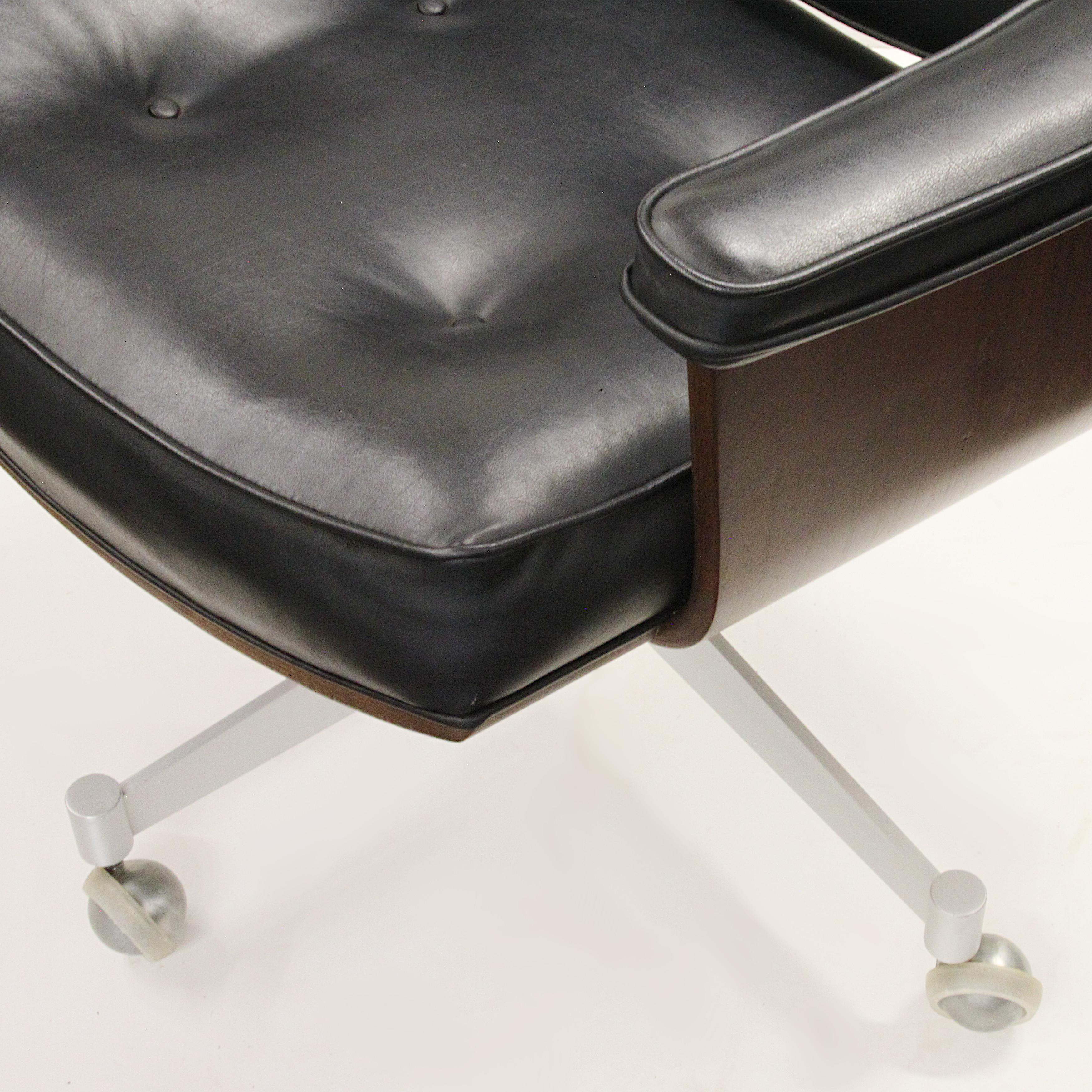 Mid Century Modern Walnut & Black Vinyl Executive Swivel Desk Chairs by Thonet For Sale 2