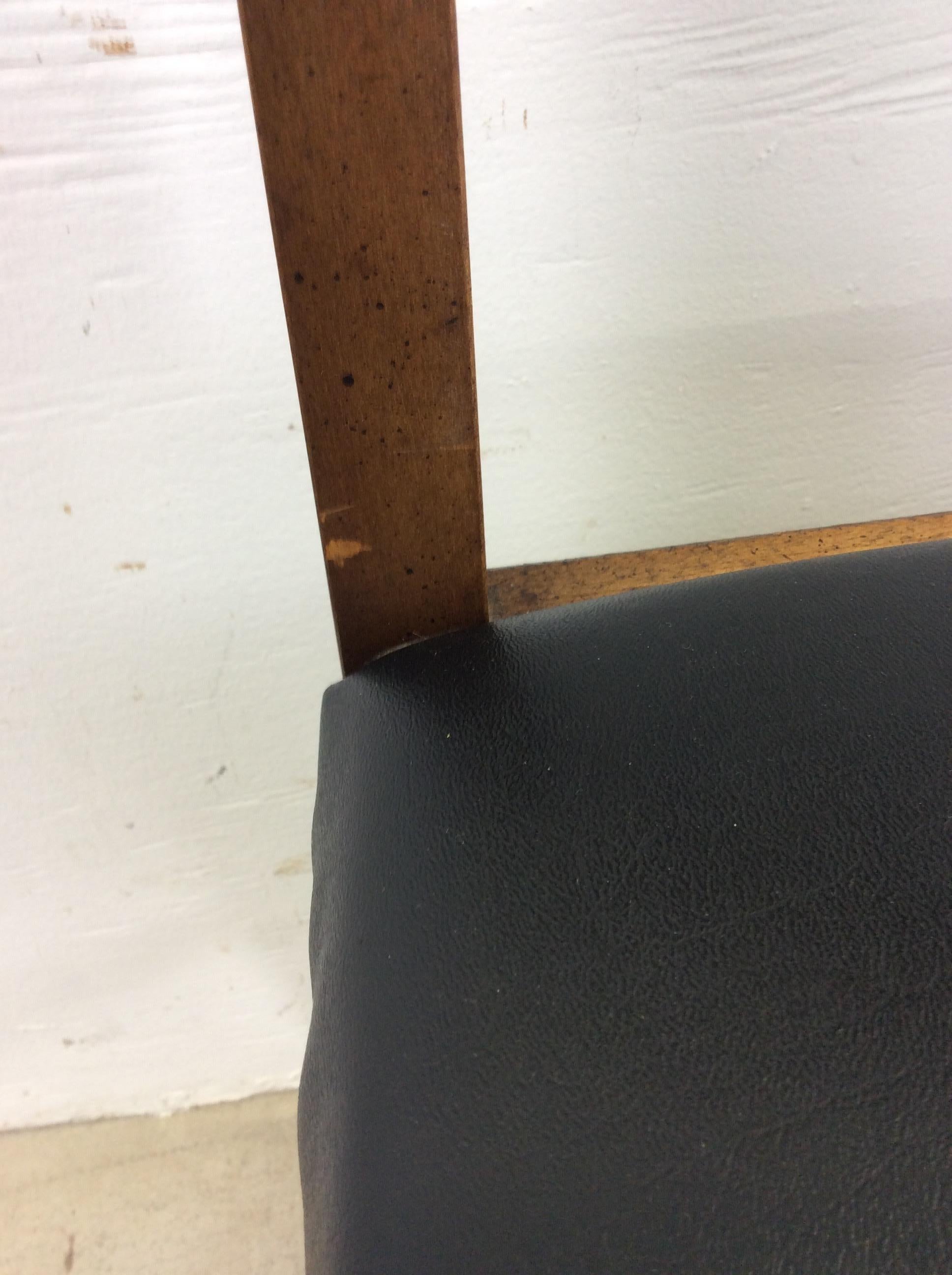 Mid Century Modern Walnut & Black Vinyl Side Chair In Good Condition For Sale In Freehold, NJ