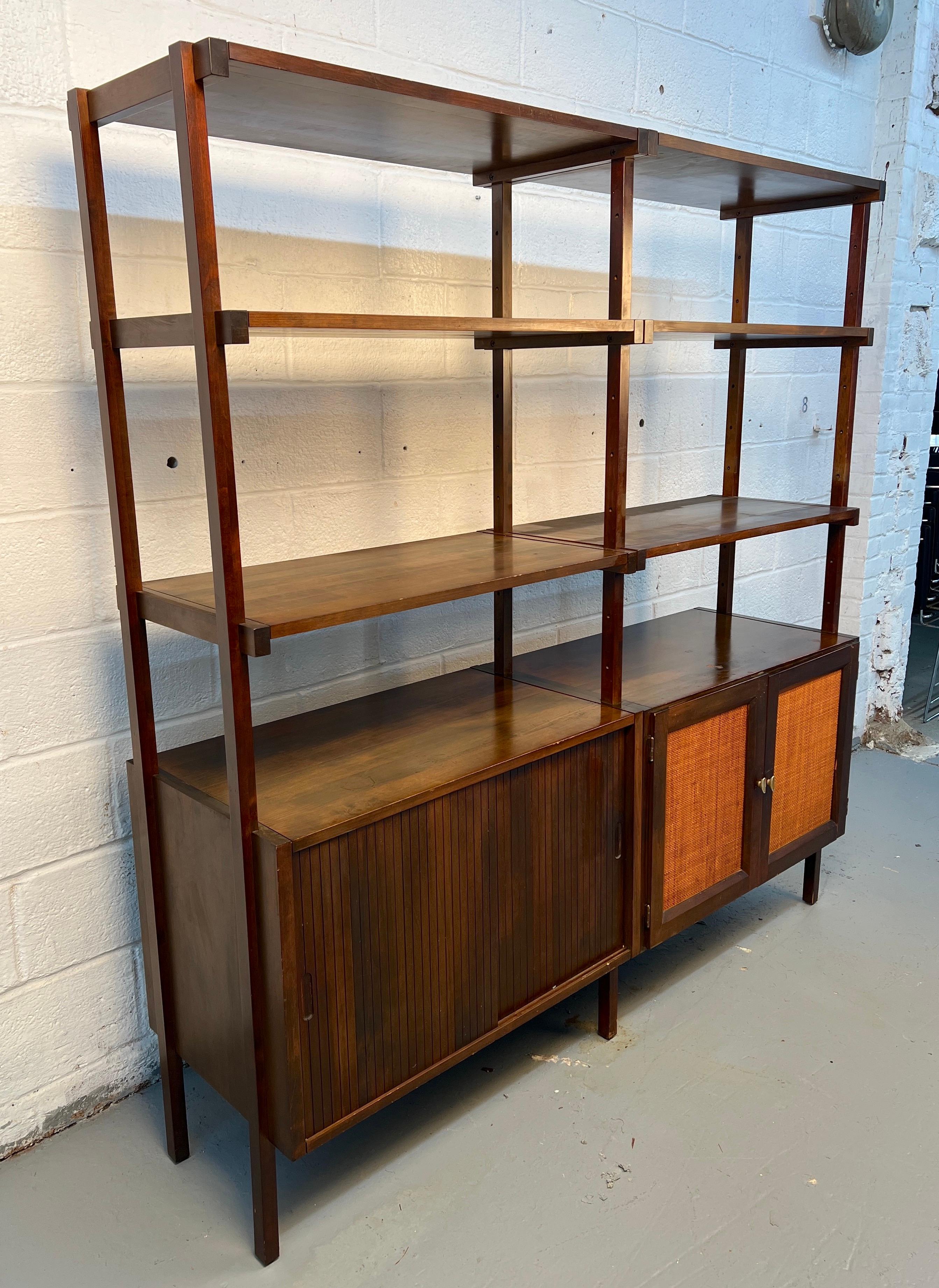 XX secolo Libreria in noce moderna del metà del secolo in vendita