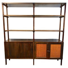 Libreria in noce moderna del metà del secolo