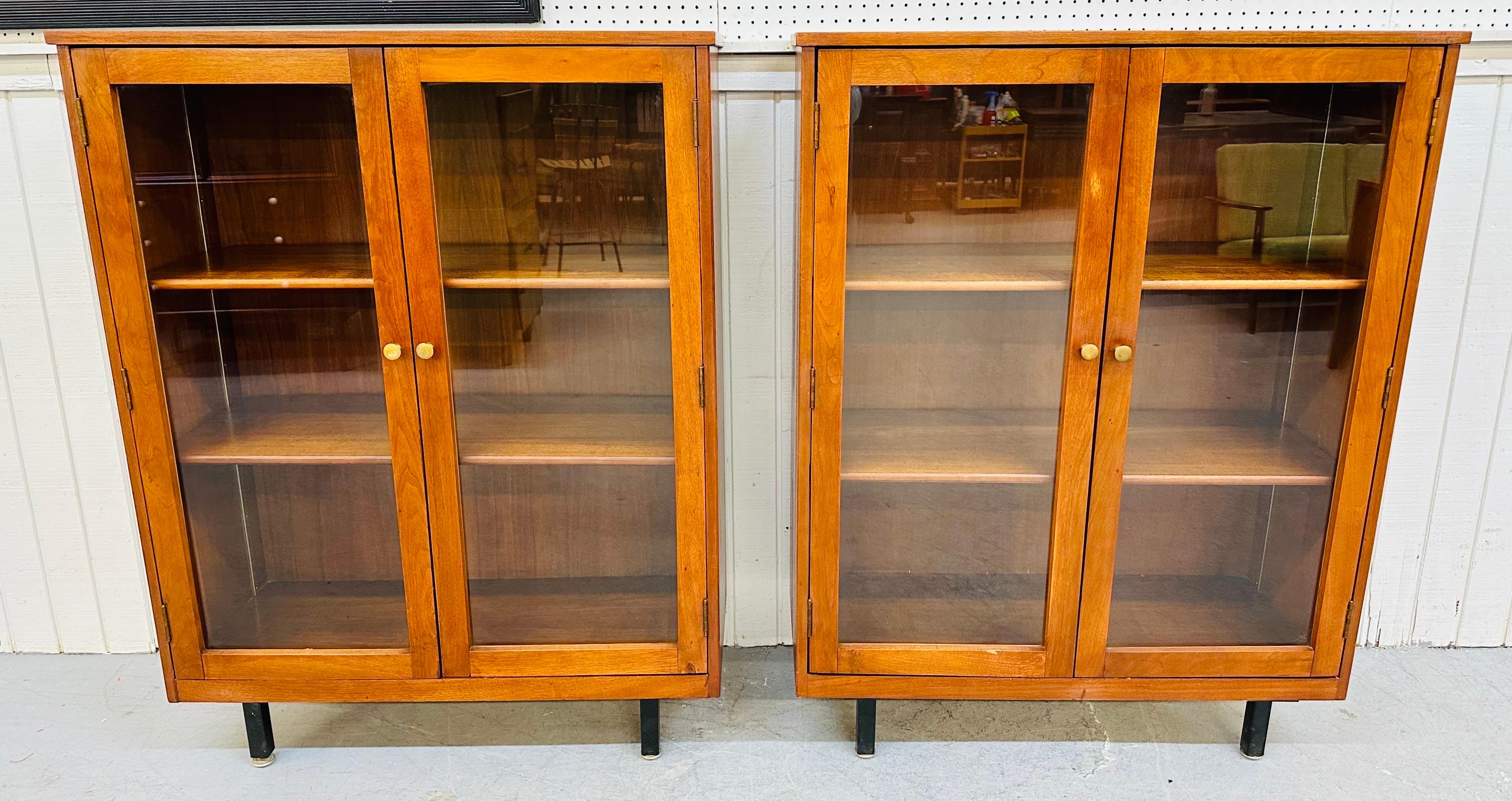Mid-Century Modern Walnut Bookcases, Set of 2 In Good Condition In Clarksboro, NJ
