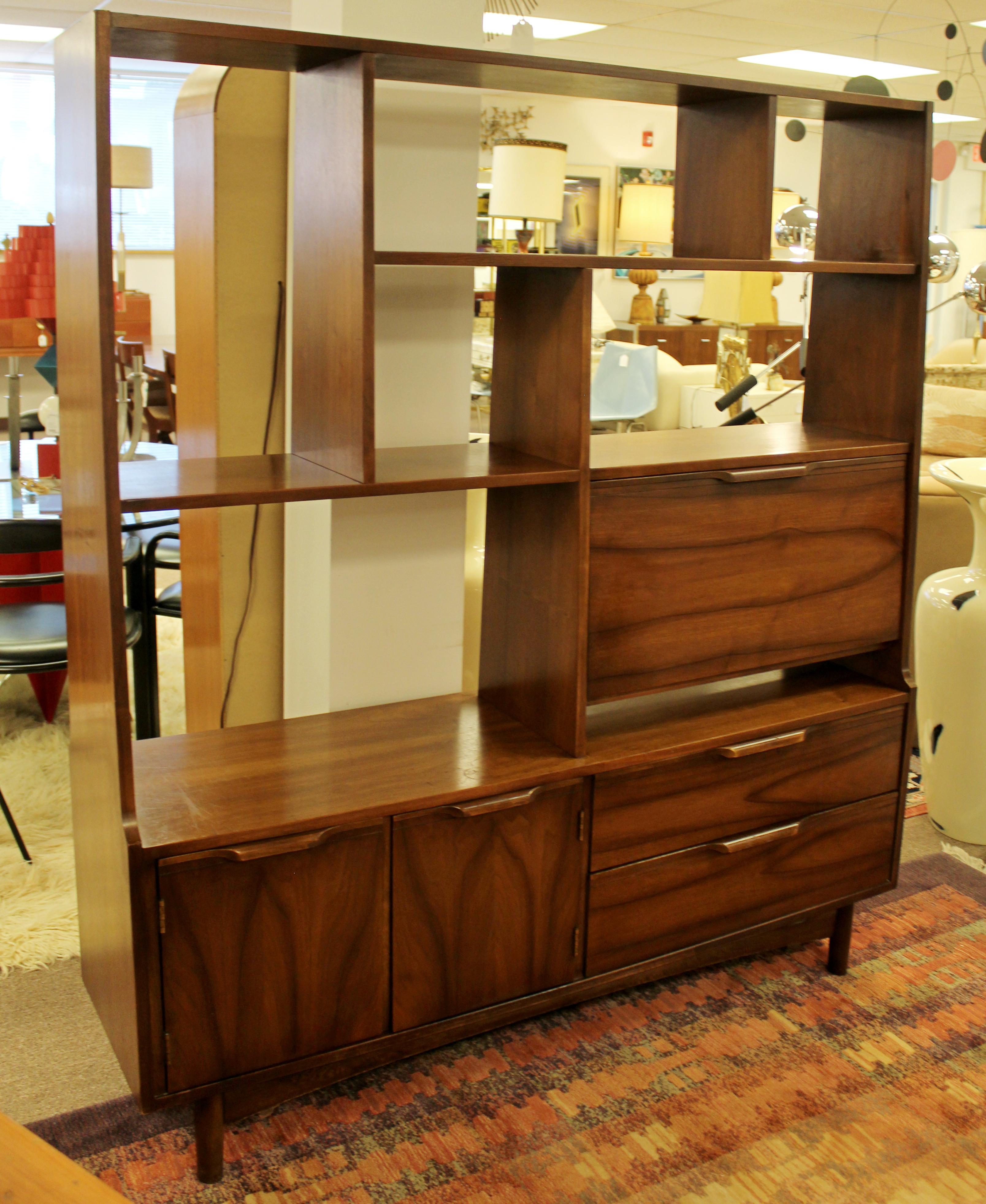 For your consideration is a gorgeous, étagère bookcase, made of walnut, with a drop down desk, circa the 1950s. In excellent condition. The dimensions are 60