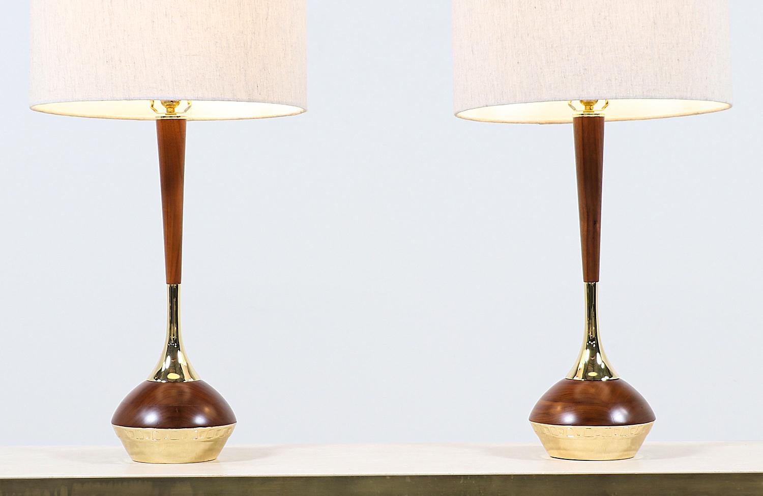 Mid-Century Modern Walnut & Brass Accent Table Lamps by Laurel In Excellent Condition In Los Angeles, CA