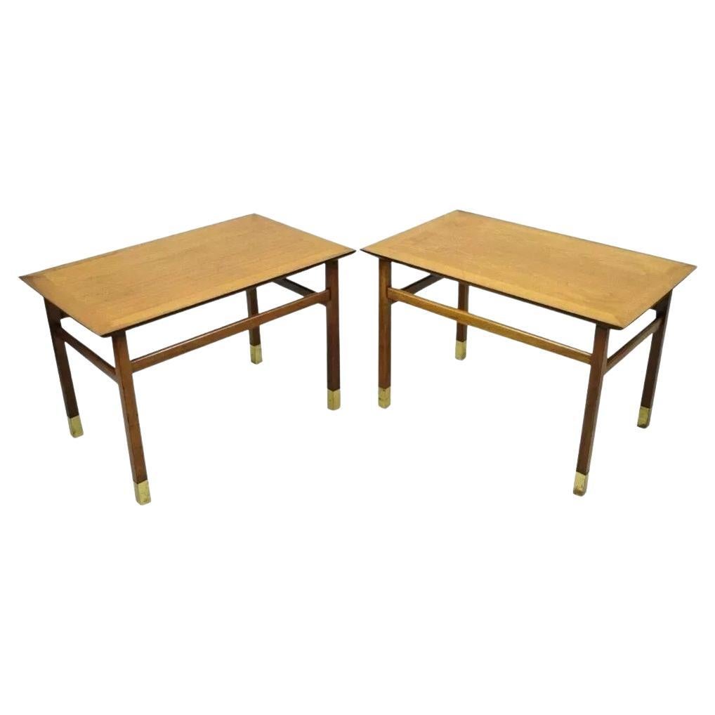 Tavolini in legno di noce e ottone American of Martinsville - una coppia