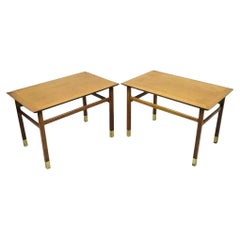 Tavolini in legno di noce e ottone American of Martinsville - una coppia