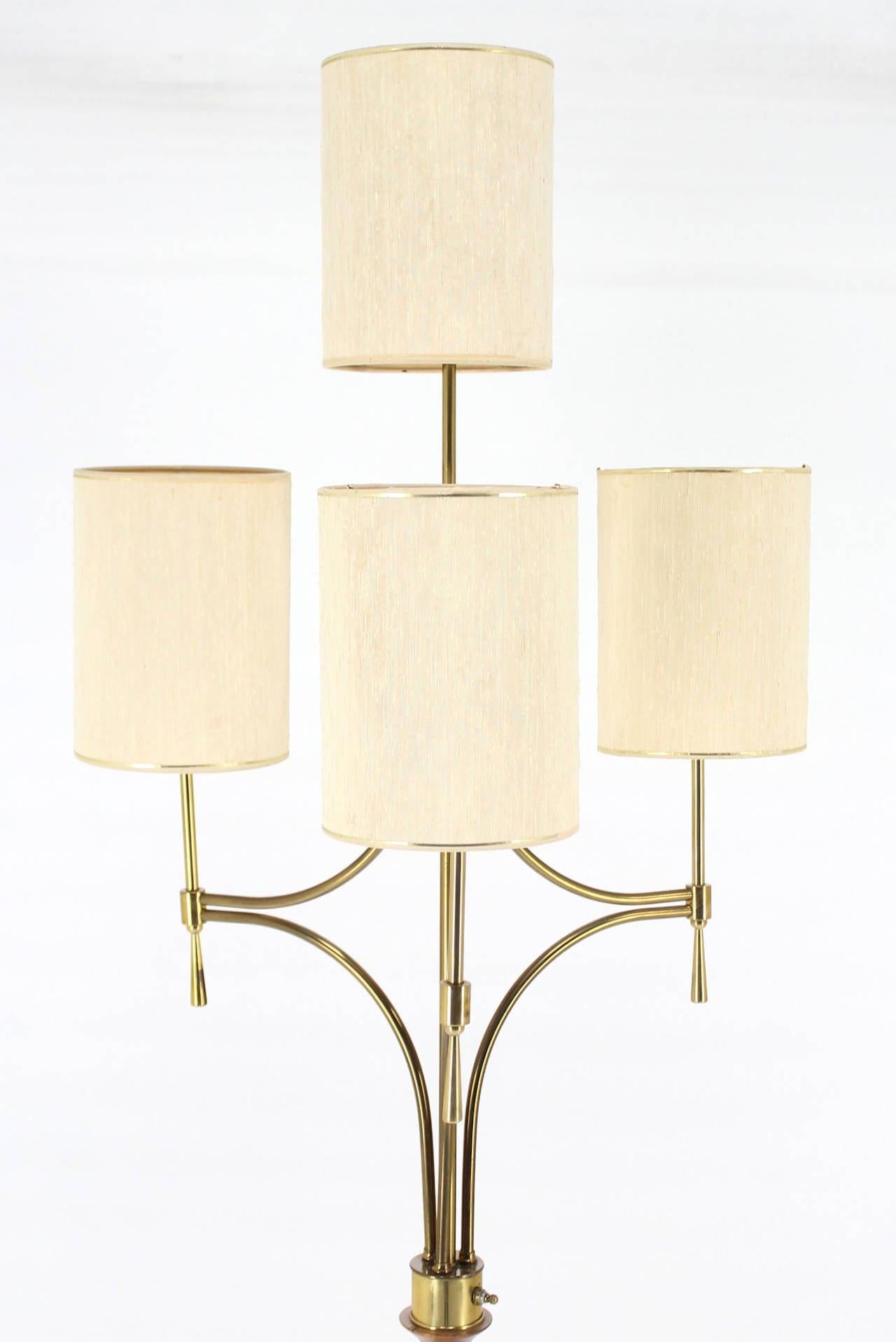 Laqué Mid Century Modern Walnut Brass Floor Lamp Round Marble Top Side Table Torchere  en vente