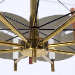 Luminaire à 8 bougies en noyer et laiton et verre fumé, de style moderne du milieu du siècle dernier