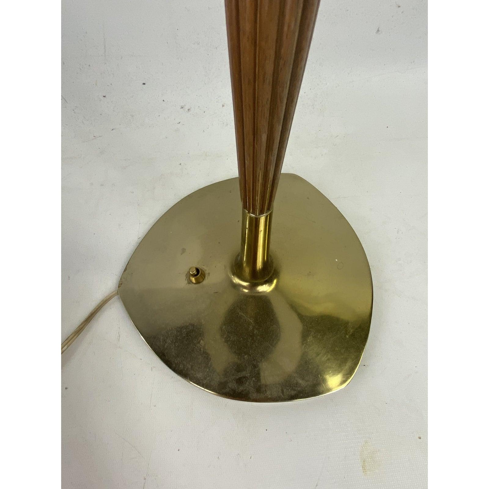 Unknown Mid-Century Modern Walnut & Brass Table Lamp W/ Shade Attributed to Thurston For Sale