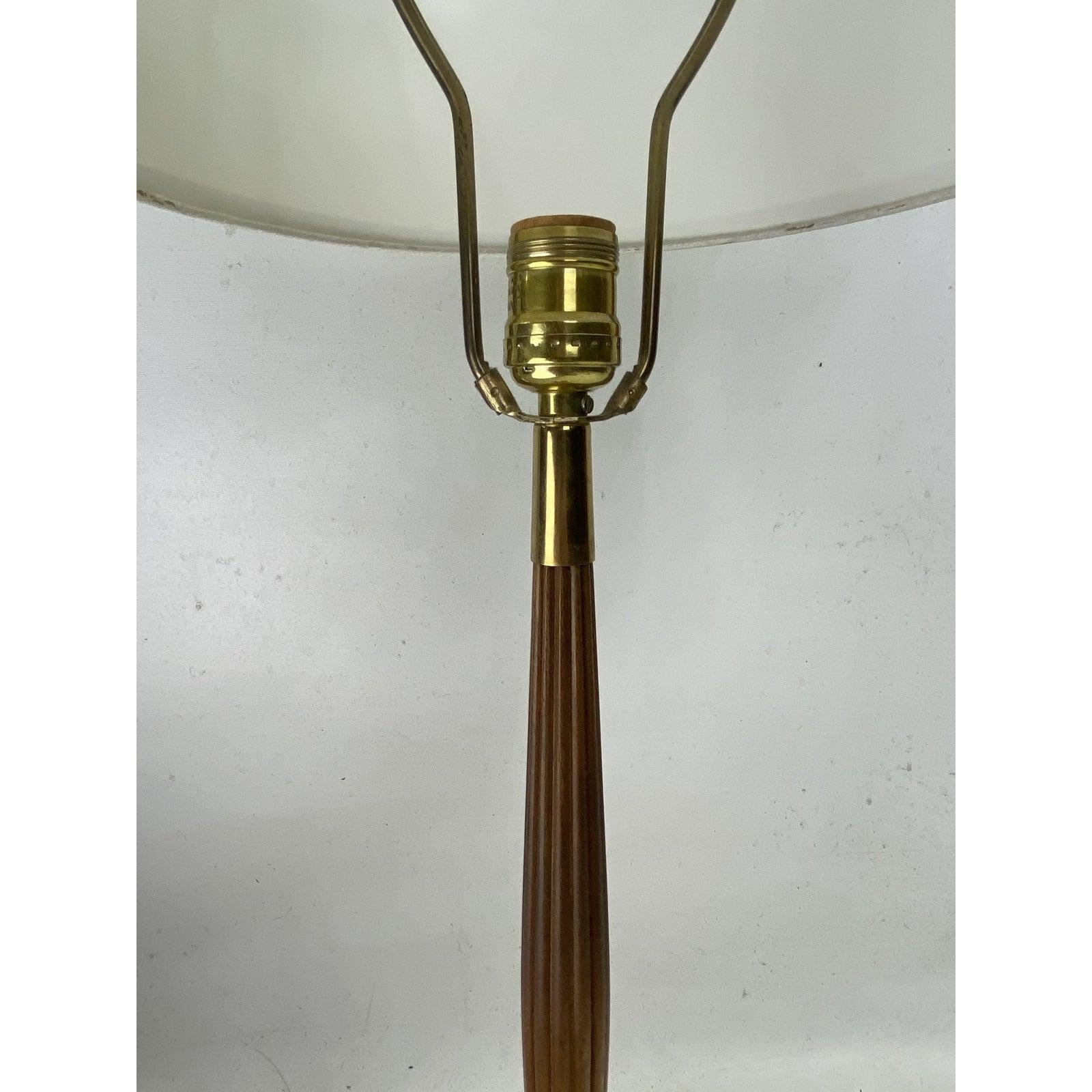 Mid-Century Modern Walnut & Brass Table Lamp W/ Shade Attributed to Thurston For Sale 1