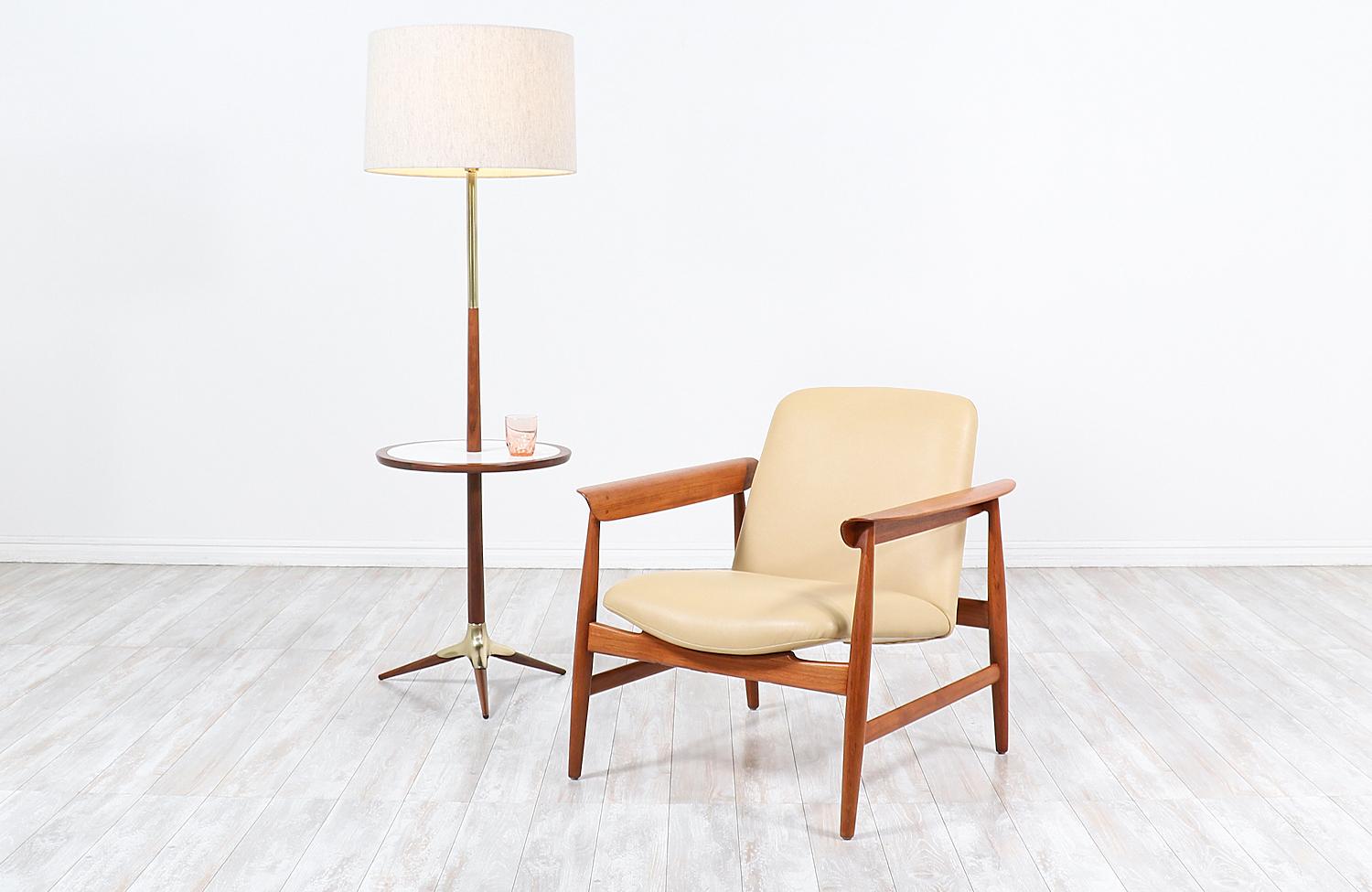 Mid-Century Modern walnut & brass tripod floor lamp with side table
Dimensions
60in H x 18in W x 18in D 
Lamp shade: 12in H x 18in W 
Side table height: 22.25in.

_________________________________________________________________

Transforming a