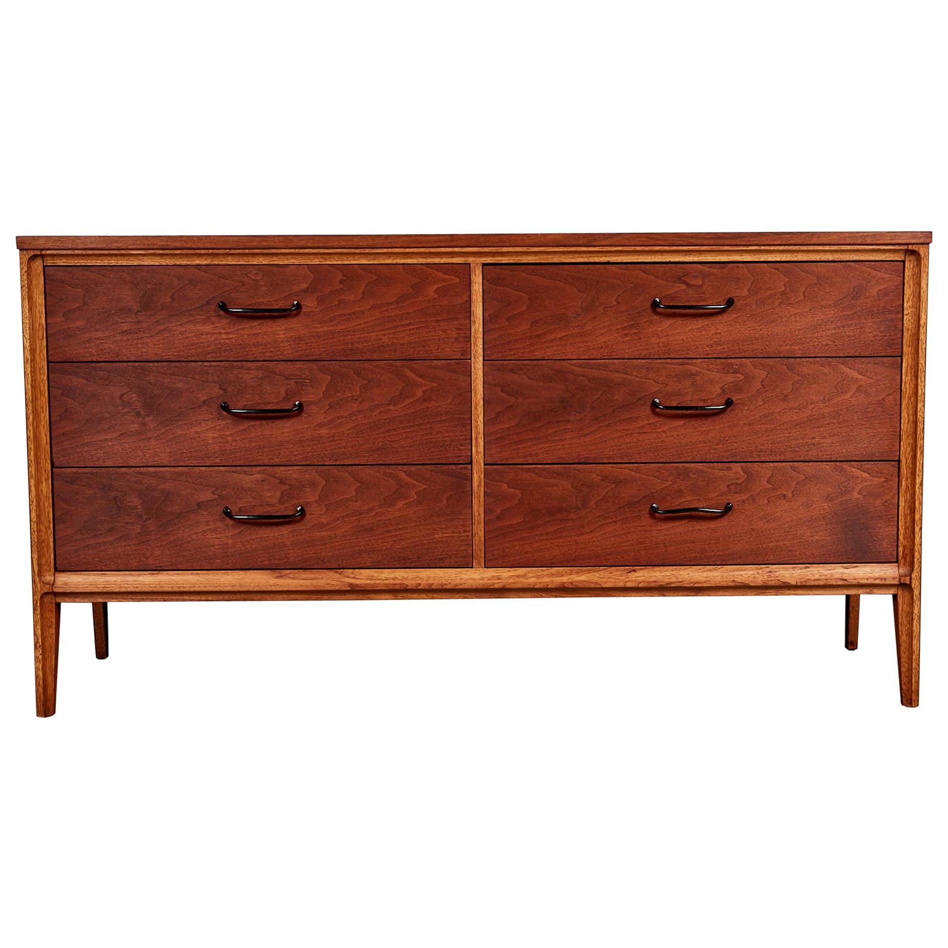 Mid-Century Modern Walnut Broyhill Premier Dresser For Sale